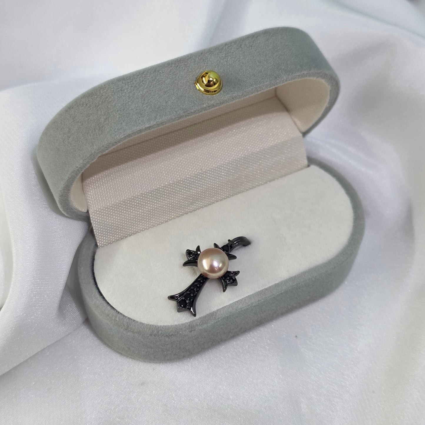 "CR7" 7.5-8mm Premium Freshwater Pearl Pendant