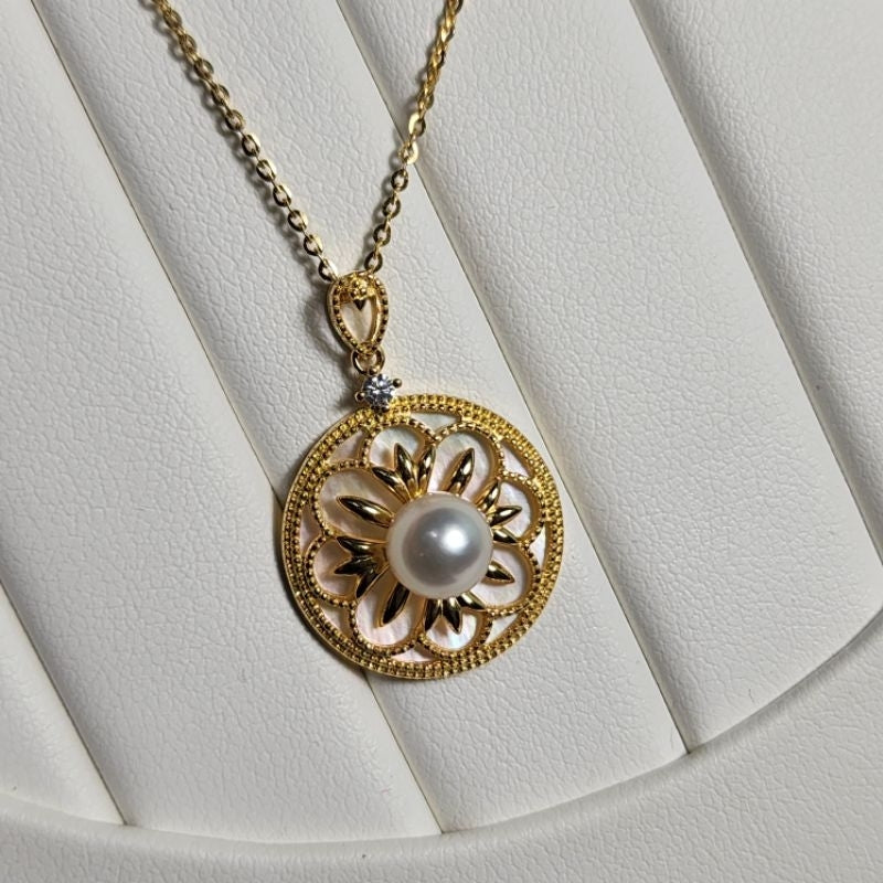 "Oyster Shell" Natural Sea Pearl Necklace 6.5mm - 7mm