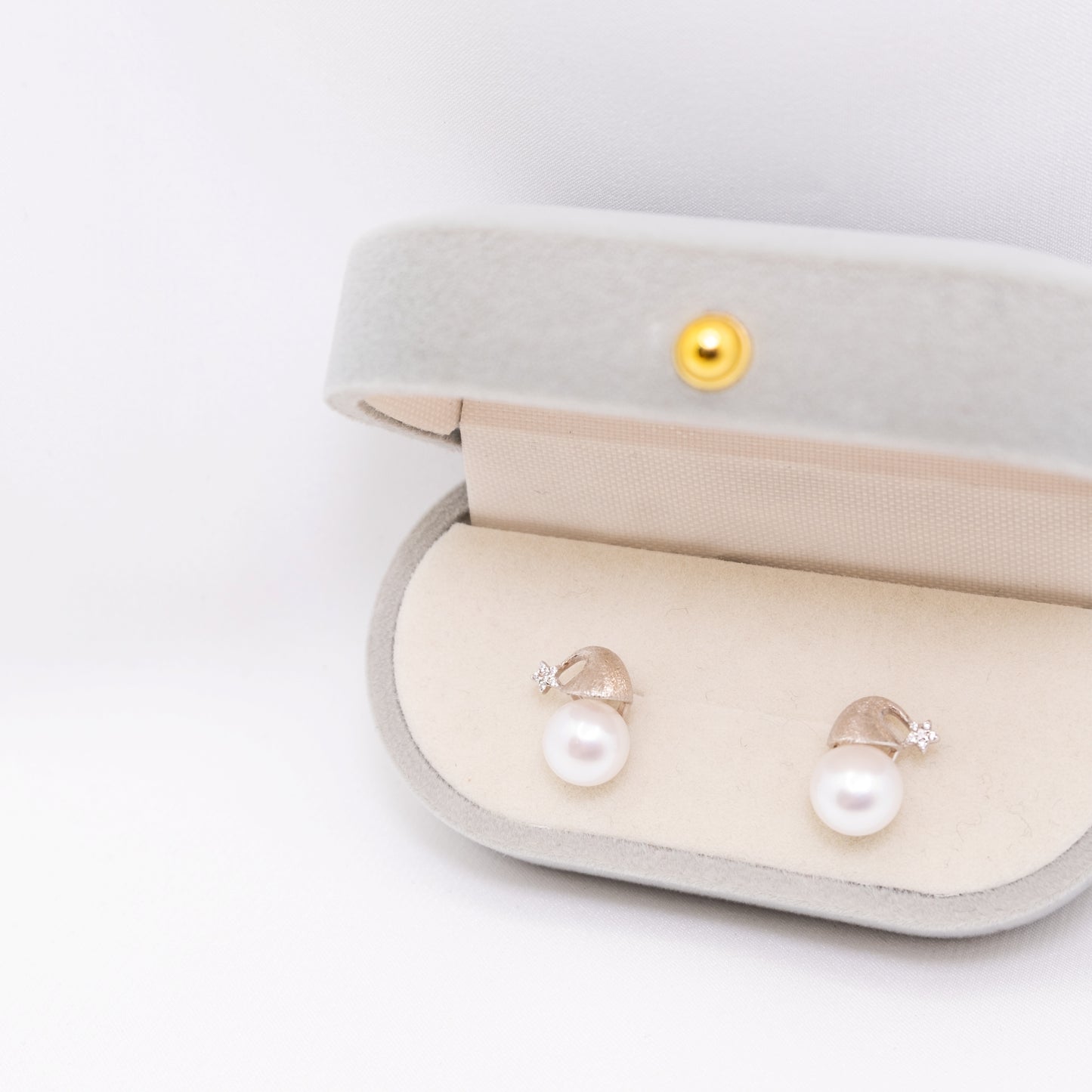 "Florentia" Premium Freshwater Pearl 8mm-8.5mm Earring