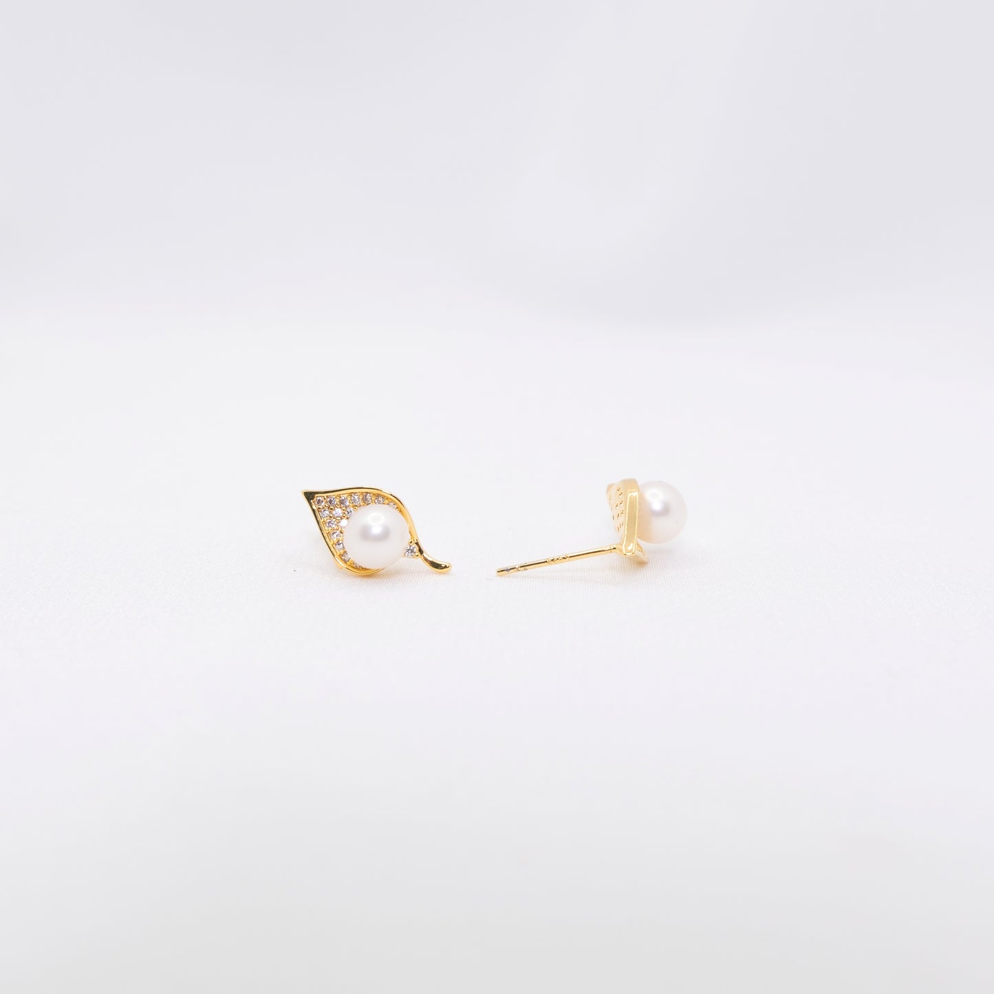 "Moon on Turning Leaves" Freshwater Pearl 5.5mm - 6mm Earring
