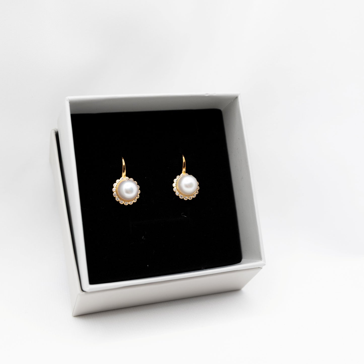 "Solflora" Premium Freshwater Pearl 8mm-8.5mm Earring