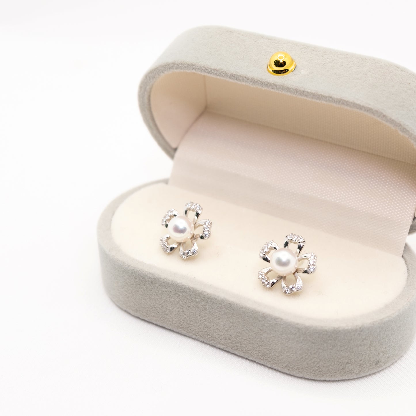 "Lylia" Premium Sea Pearl 5.5mm - 6mm Earring