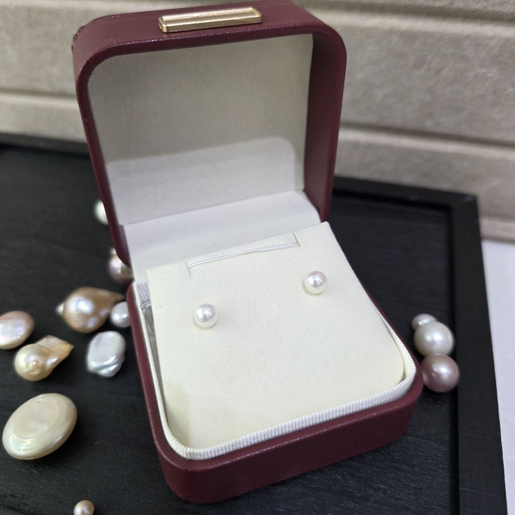 "AU750 Sphere" 6-6.5mm Premium Sea Pearl Ear Studs