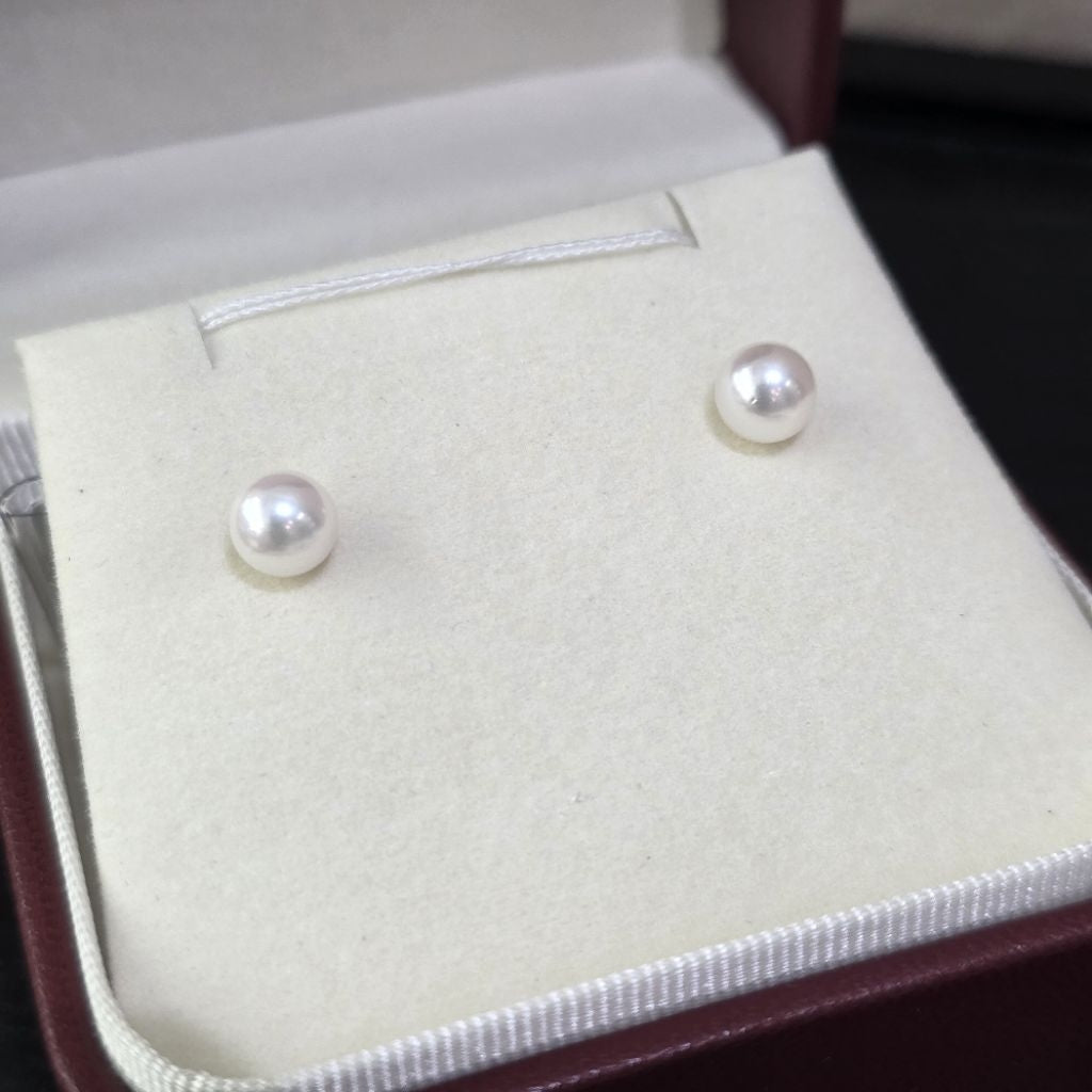 "AU750 Sphere" 6-6.5mm Premium Sea Pearl Ear Studs