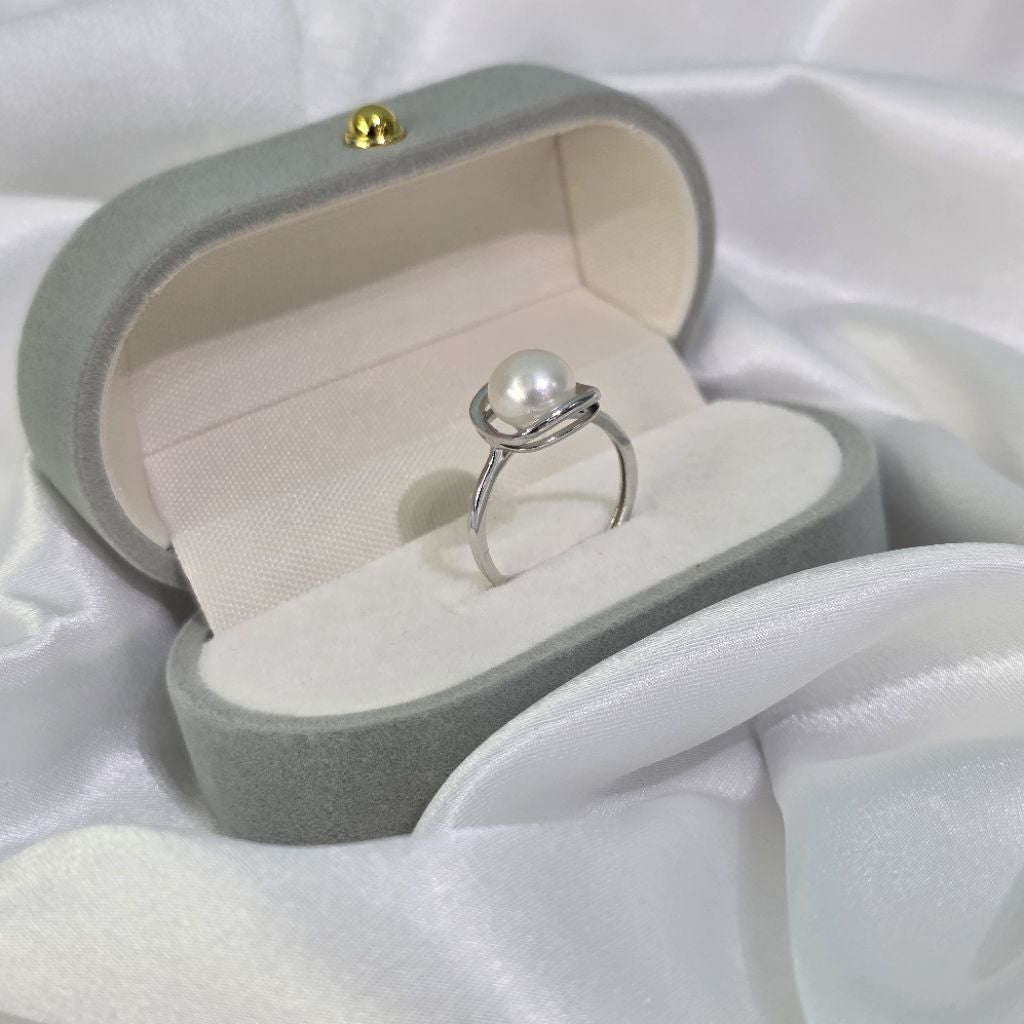 "Coherence Ring" 7.5-8mm Premium Freshwater Button Pearl Rings