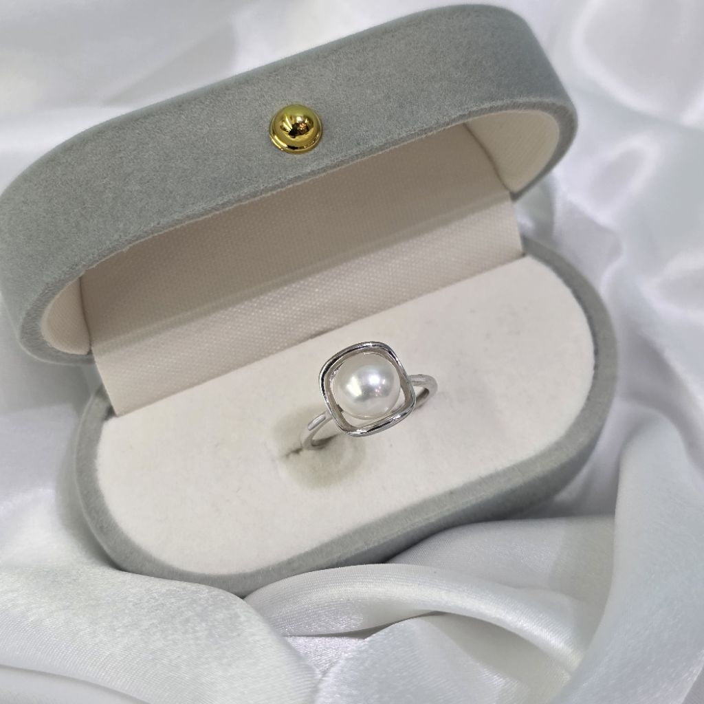 "Coherence Ring" 7.5-8mm Premium Freshwater Button Pearl Rings