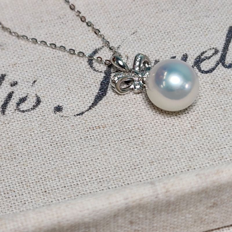 "Elegant Bow" Freshwater Pearl 10mm-11mm Necklace