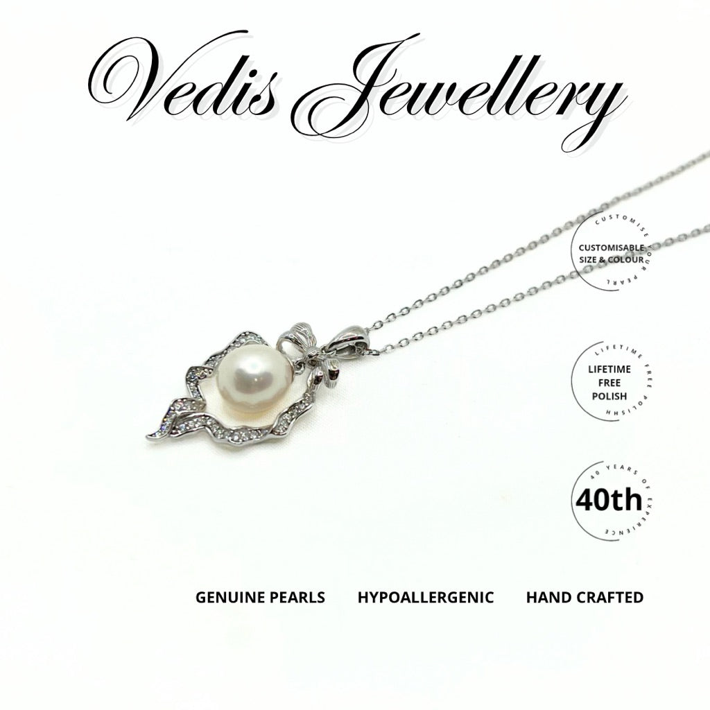 "Empire Awl" 8.5mm - 9mm Freshwater Pearl Necklace