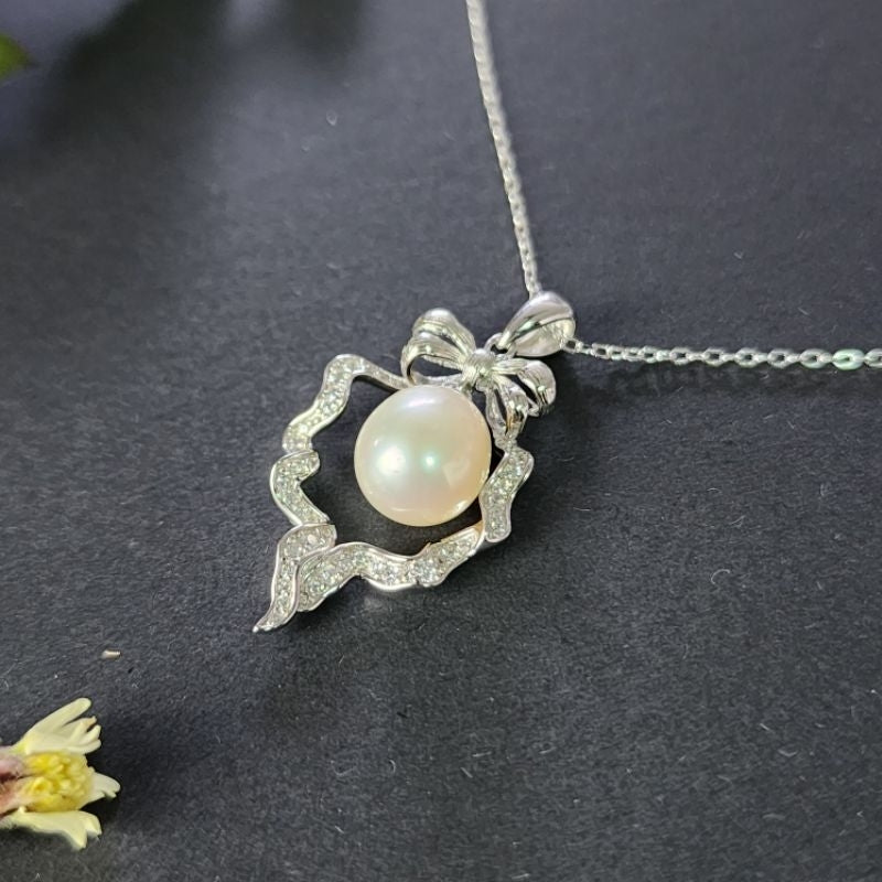 "Empire Awl" 8.5mm - 9mm Freshwater Pearl Necklace