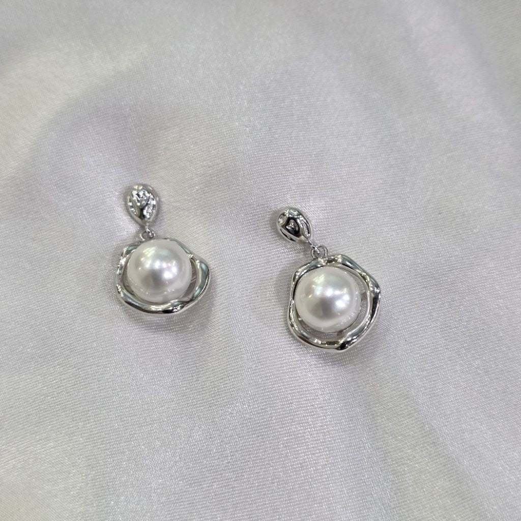 "Love Hate" 8-8.5mm Premium Freshwater Pearl Earrings