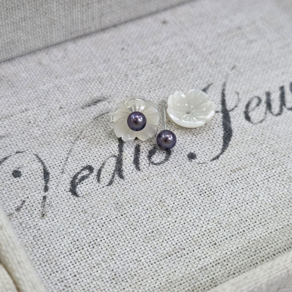 "Pollen" 3-3.5mm Premium Freshwater Dark Pearl Earrings