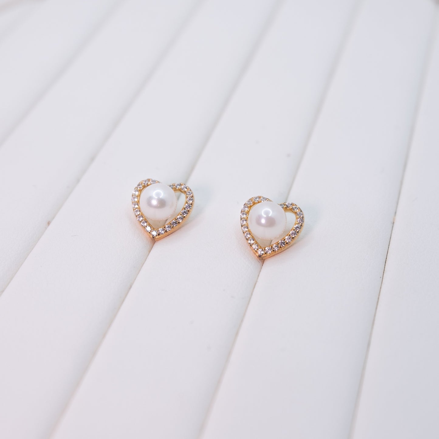 "Center Of My Heart" Sea Pearl 5.5mm-6mm Earring