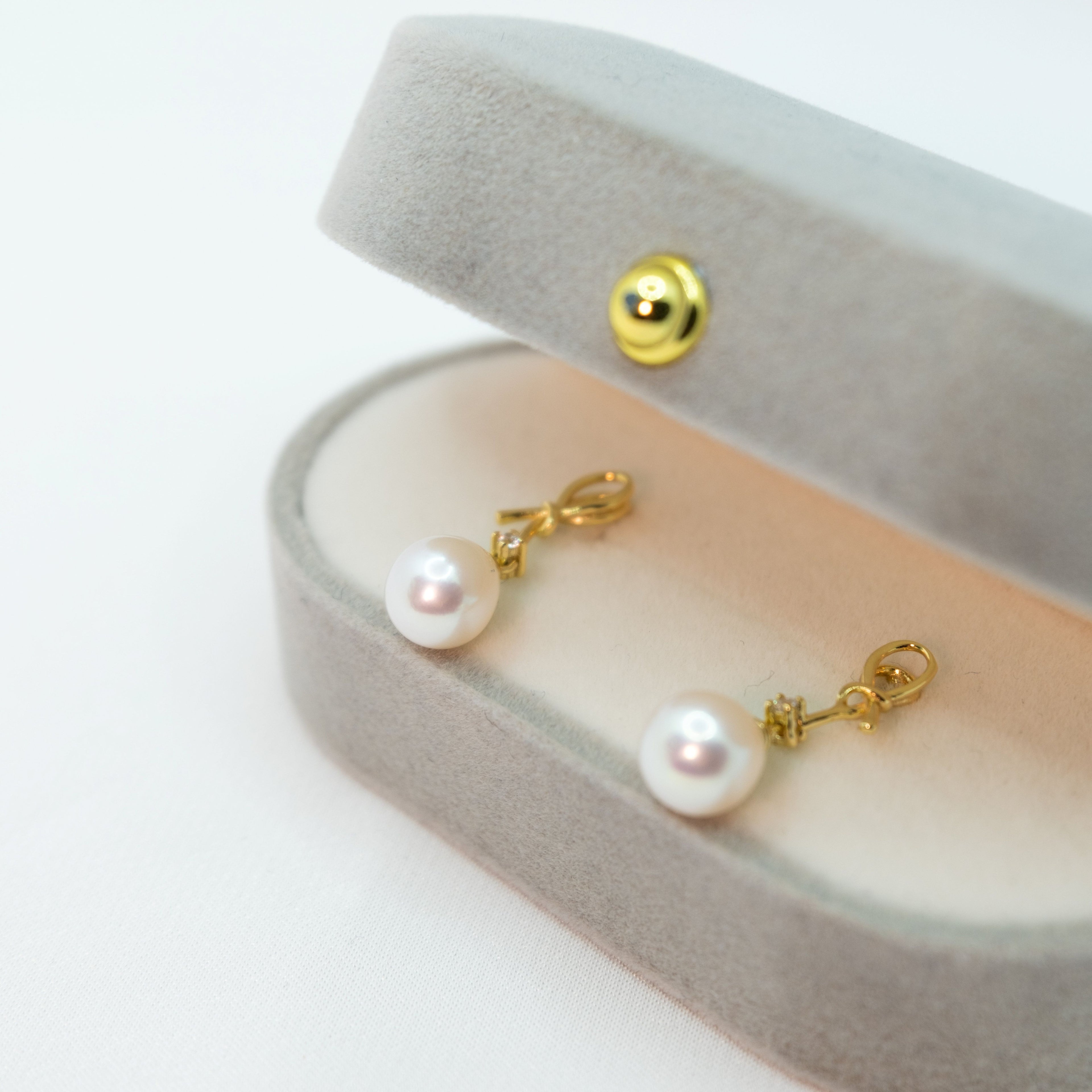 "Lace Knot" Premium Freshwater Pearl 7mm-7.5mm Earring