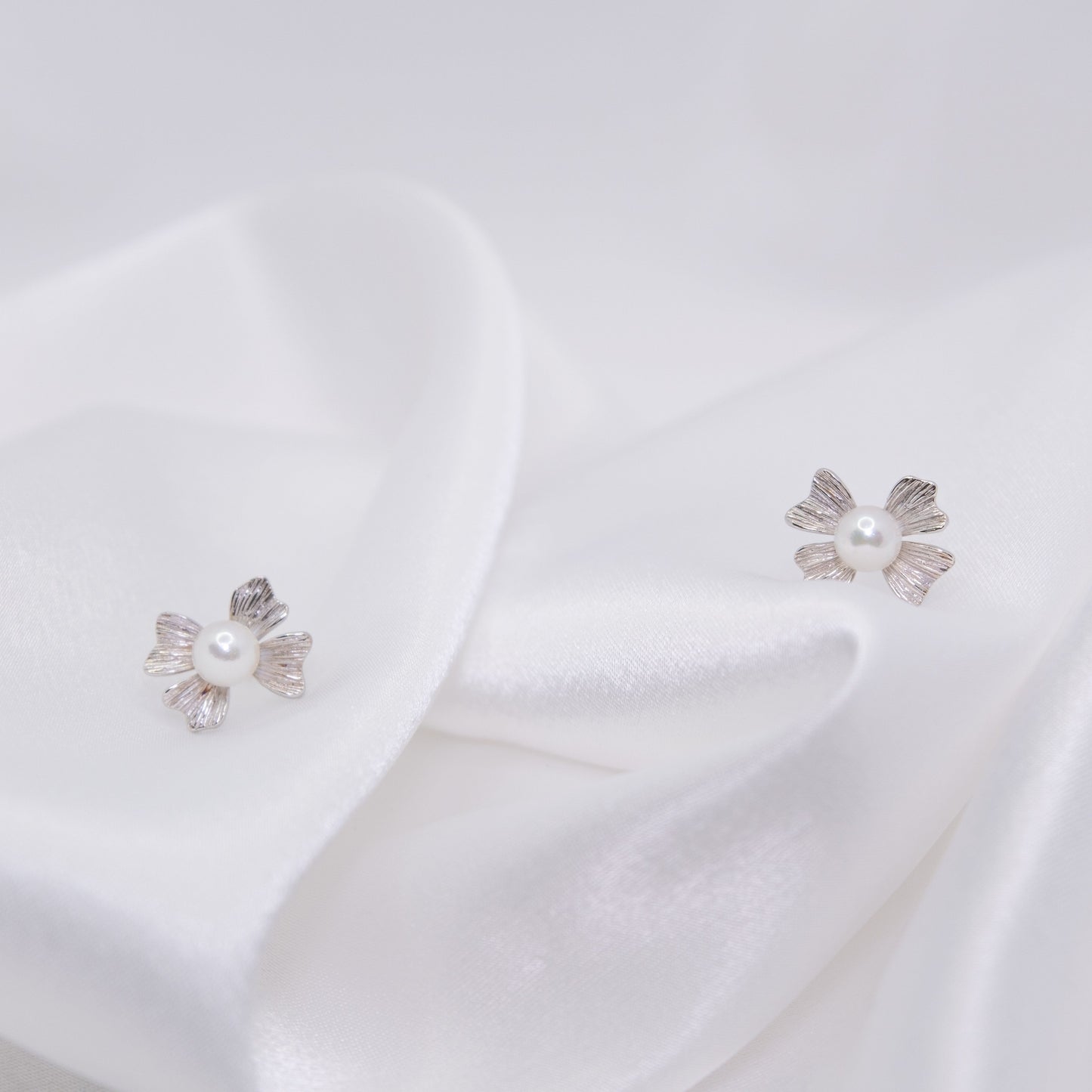 "Floret" Sea Pearl 5mm-5.5mm Earring