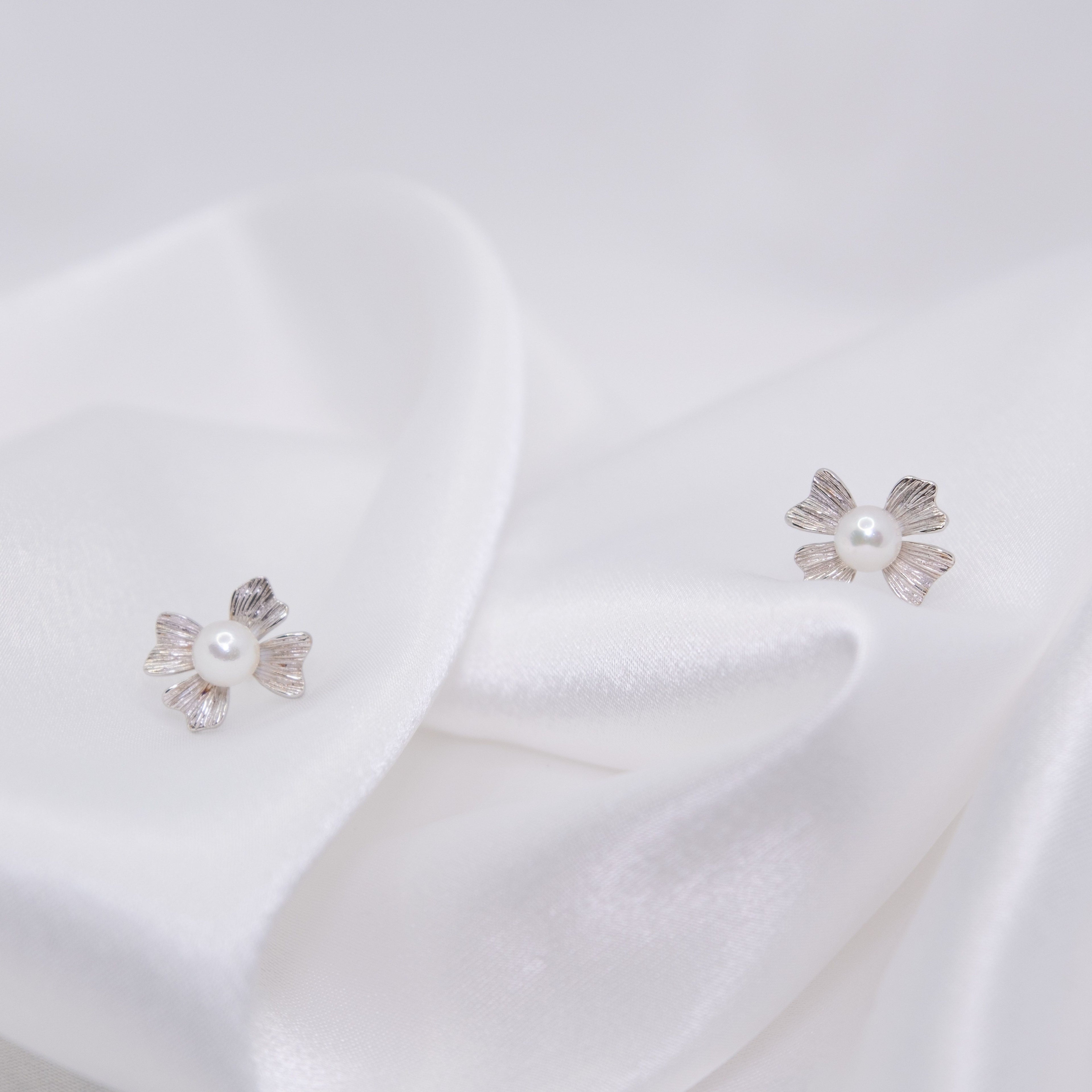 "Floret" Sea Pearl 5mm-5.5mm Earring