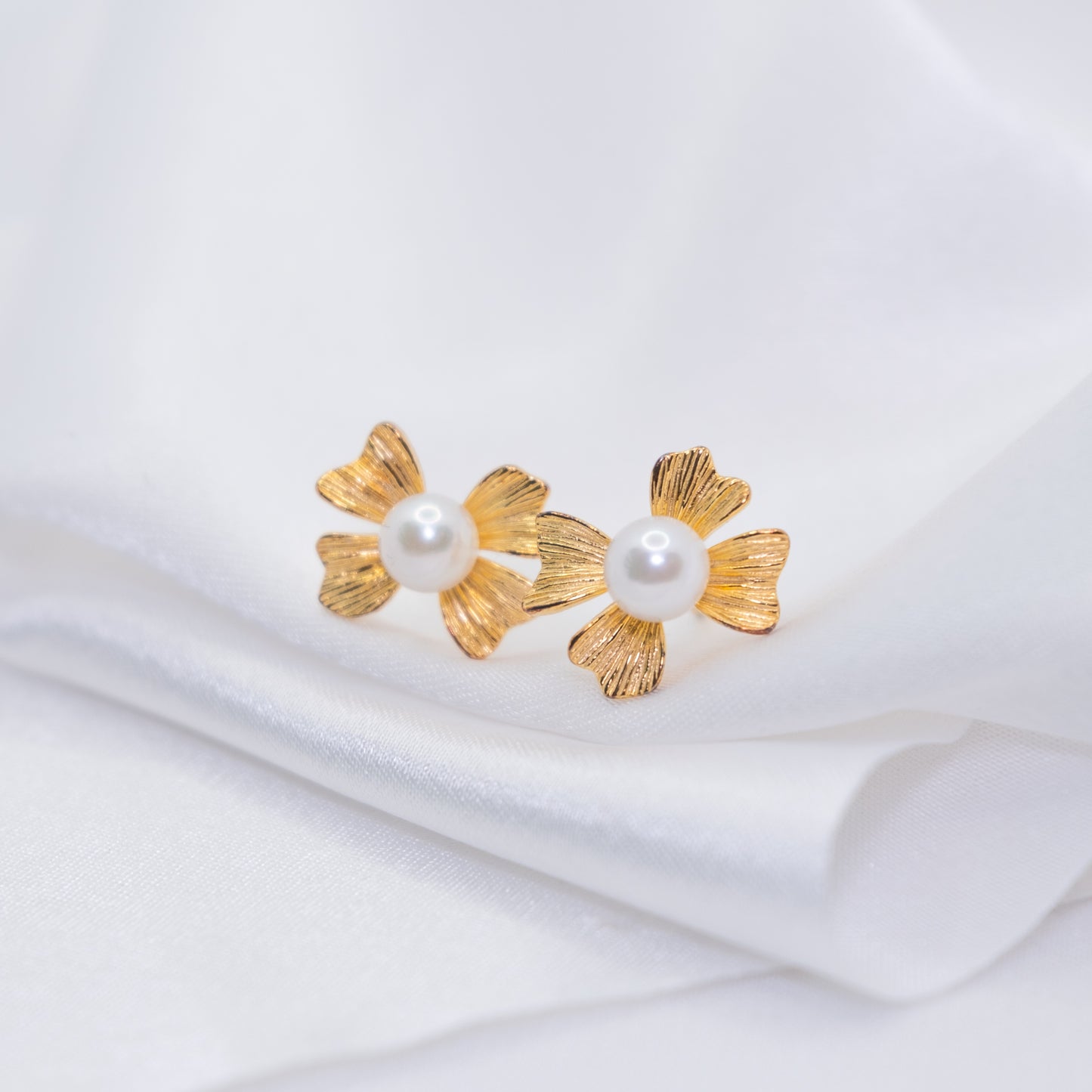 "Floret" Sea Pearl 5mm-5.5mm Earring