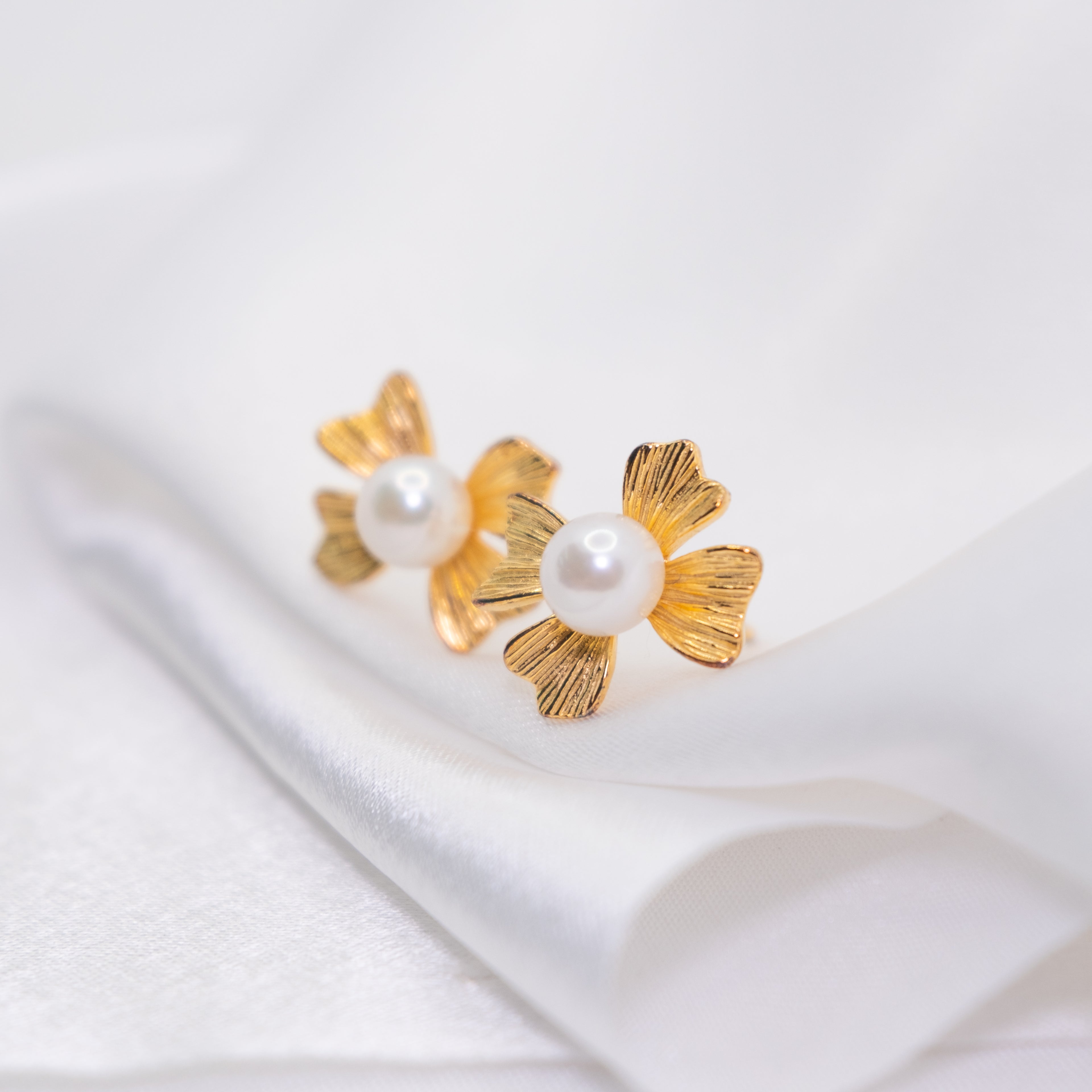 "Floret" Sea Pearl 5mm-5.5mm Earring