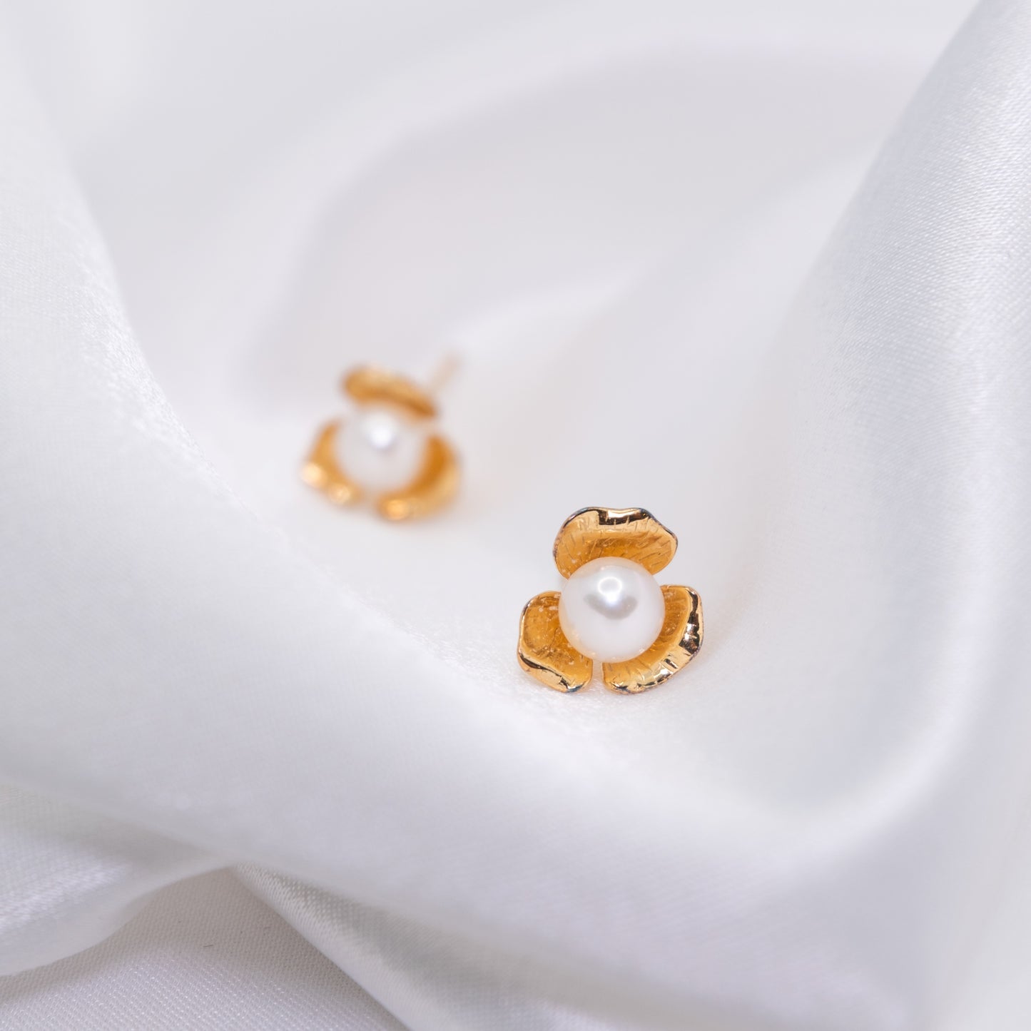 "Peony" Sea Pearl 5mm-5.5mm Earring