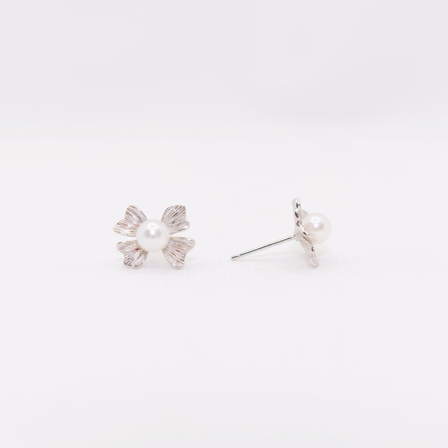 "Floret" Sea Pearl 5mm-5.5mm Earring