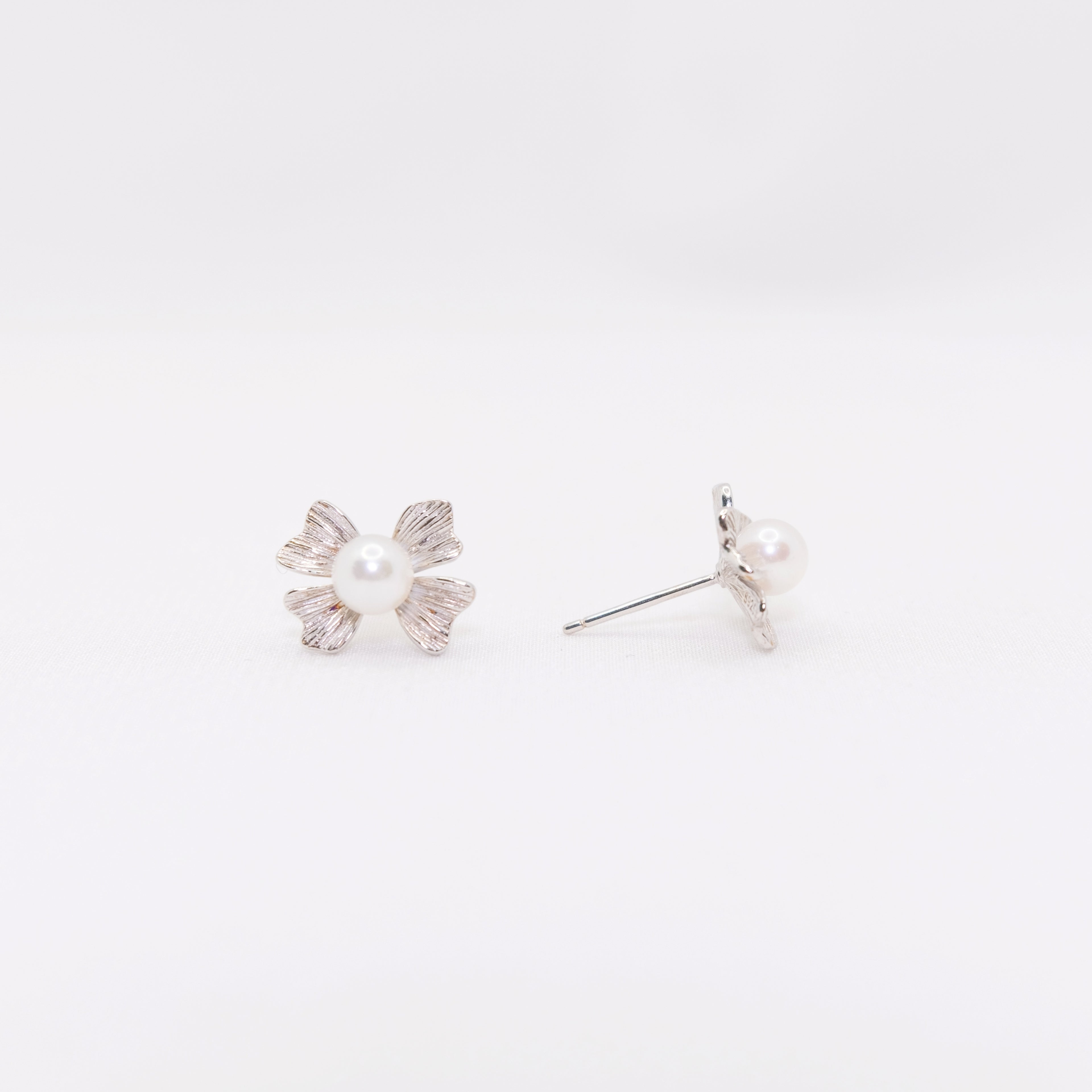 "Floret" Sea Pearl 5mm-5.5mm Earring