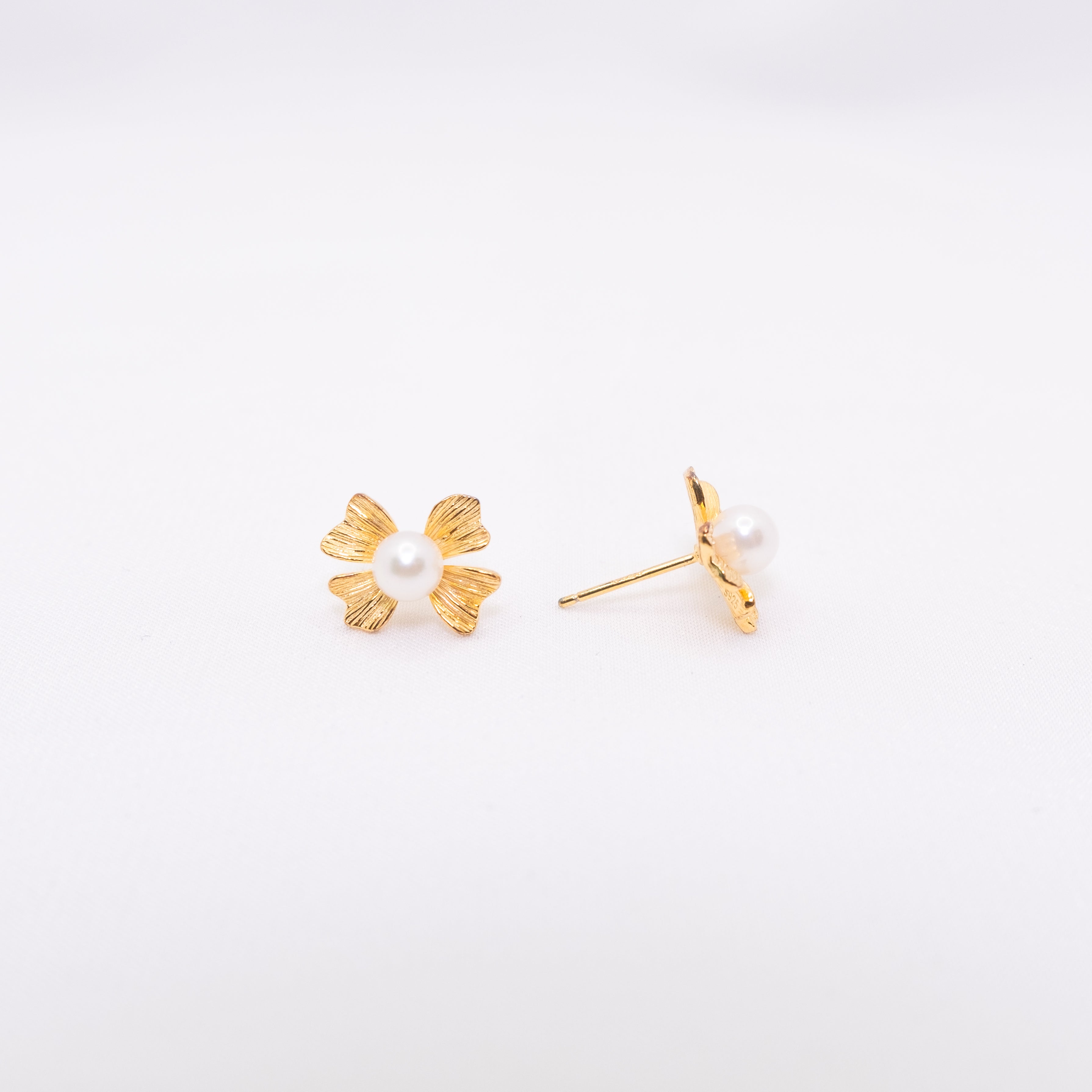 "Floret" Sea Pearl 5mm-5.5mm Earring
