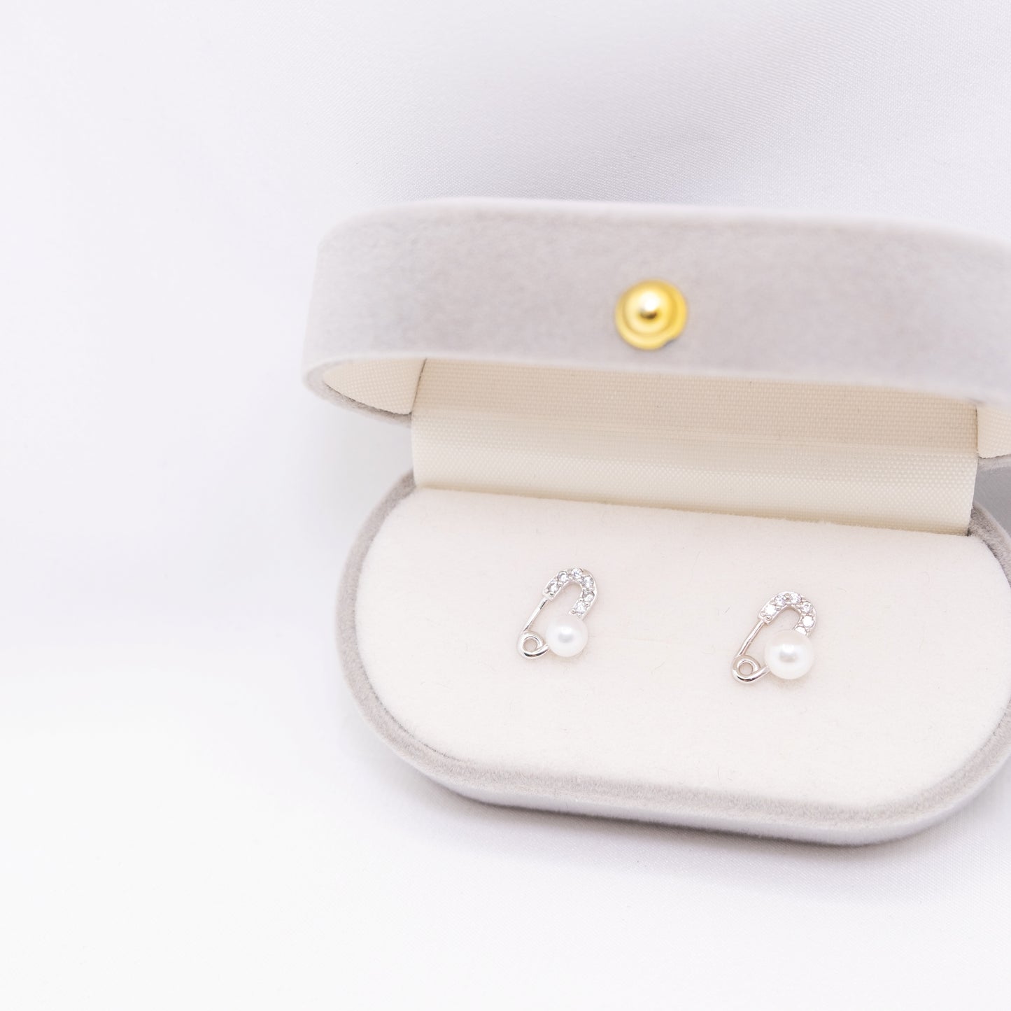 "Pin Me" Sea Pearl 4.5mm - 5mm Earring