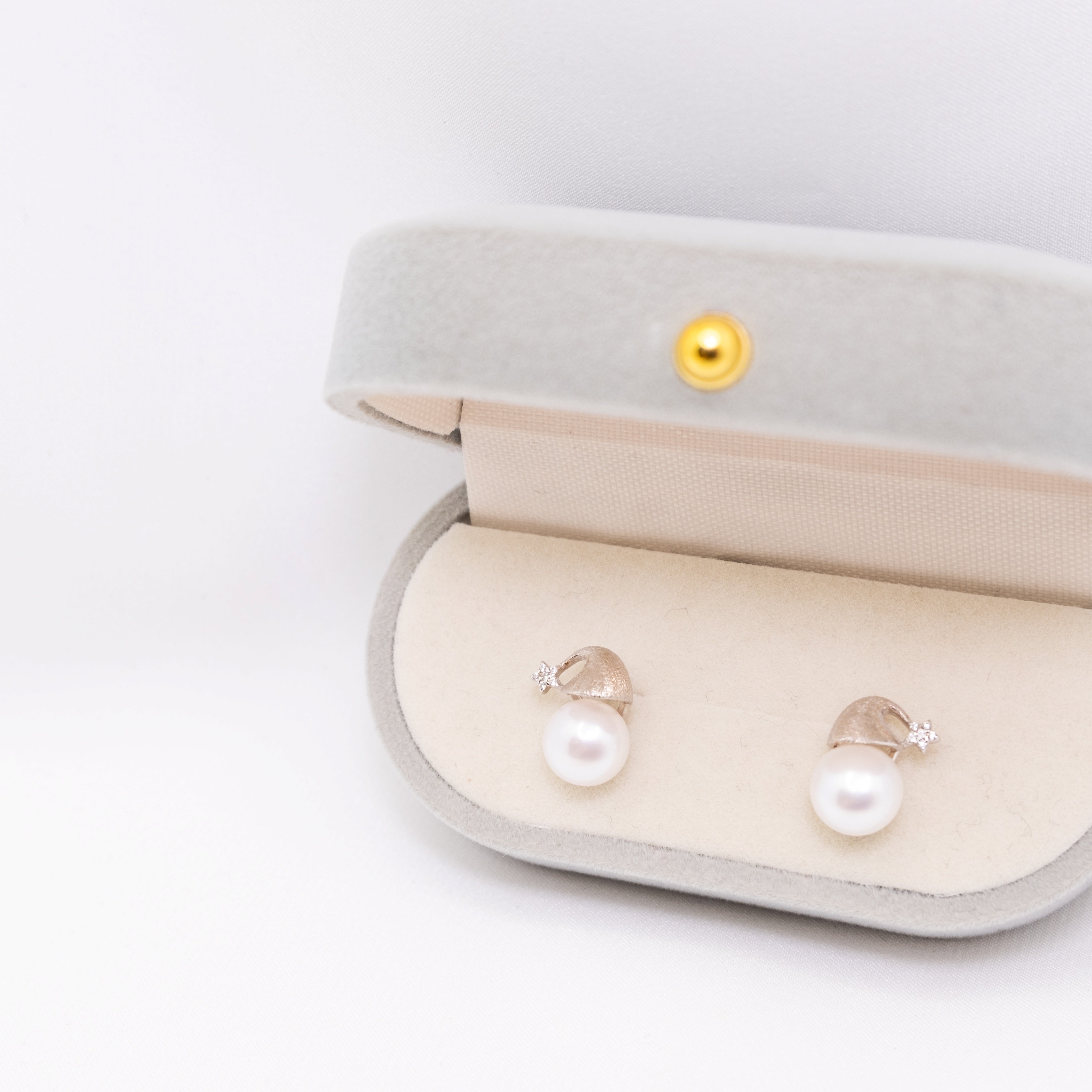 "Florentia" Premium Freshwater Pearl 8mm-8.5mm Earring