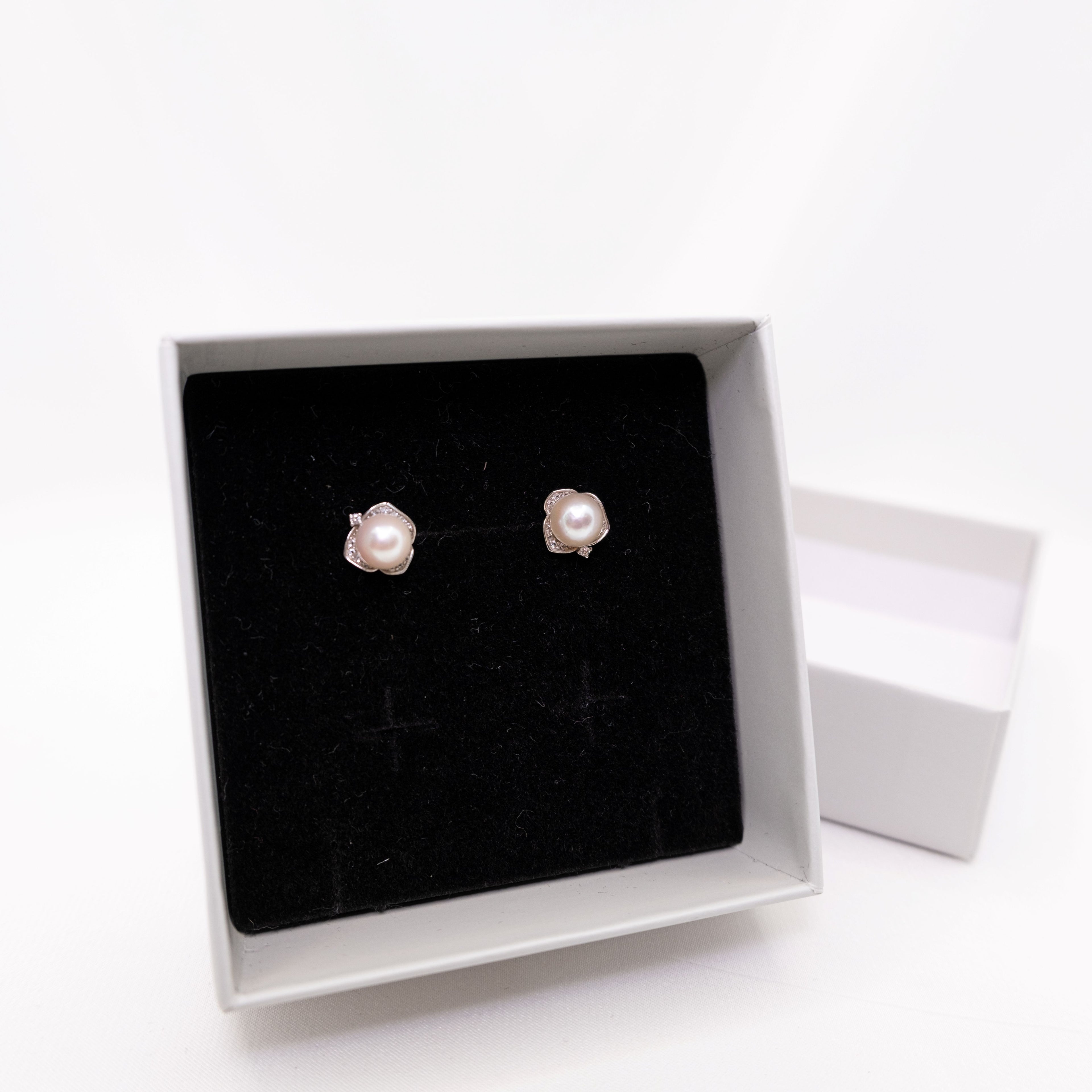 "Bachelor Button" Sea Pearl 6.5mm - 7mm Earring