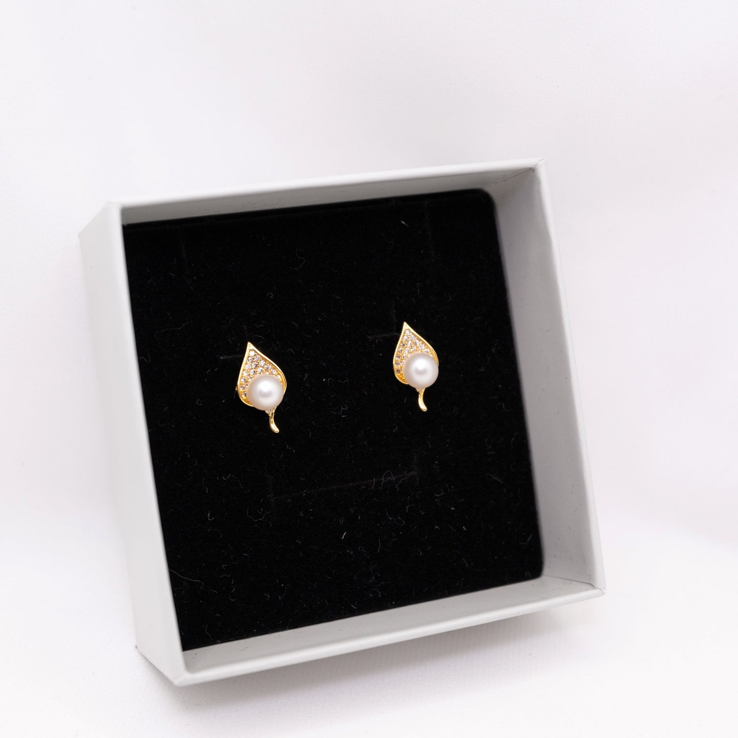 "Moon on Turning Leaves" Freshwater Pearl 5.5mm - 6mm Earring