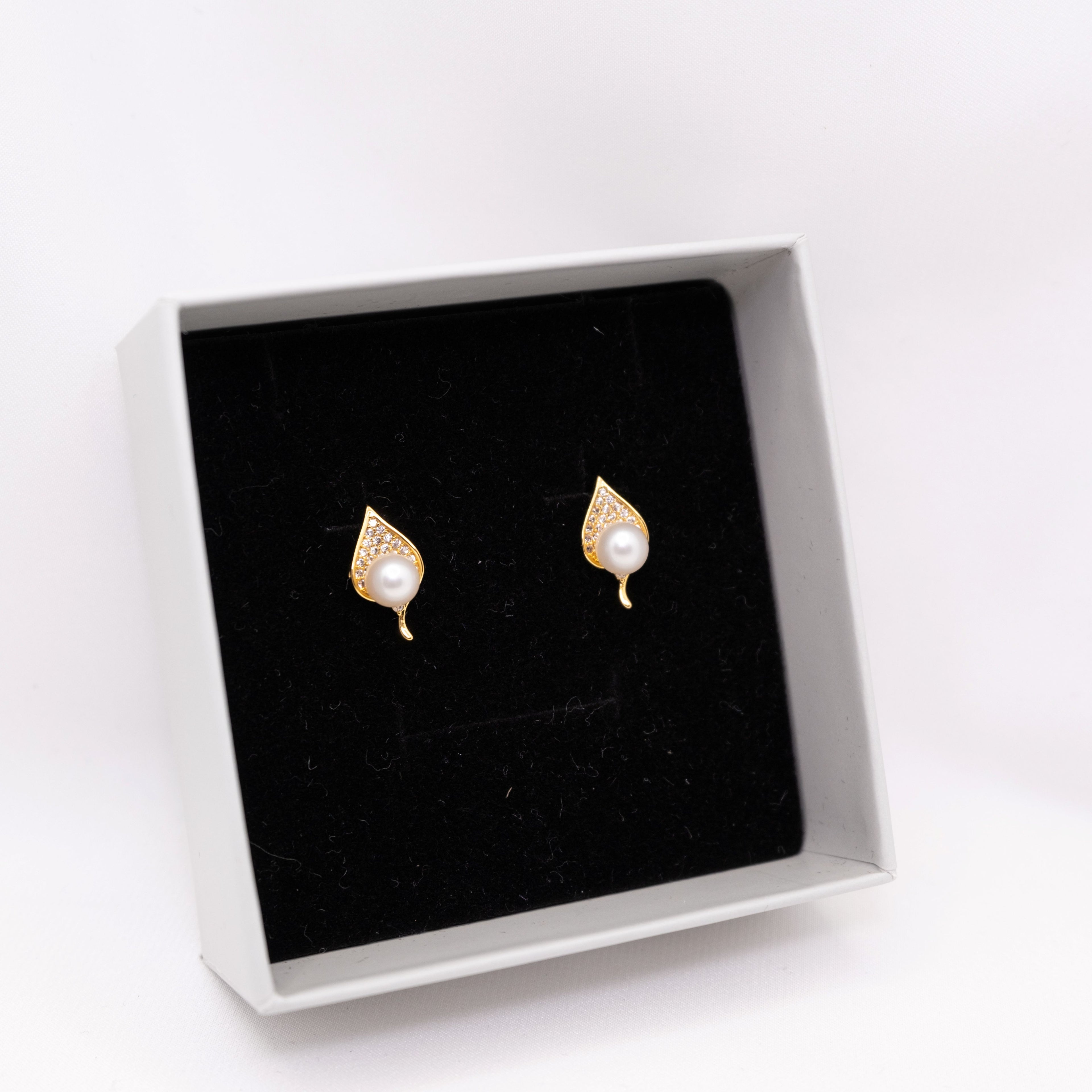 "Moon on Turning Leaves" Freshwater Pearl 5.5mm - 6mm Earring