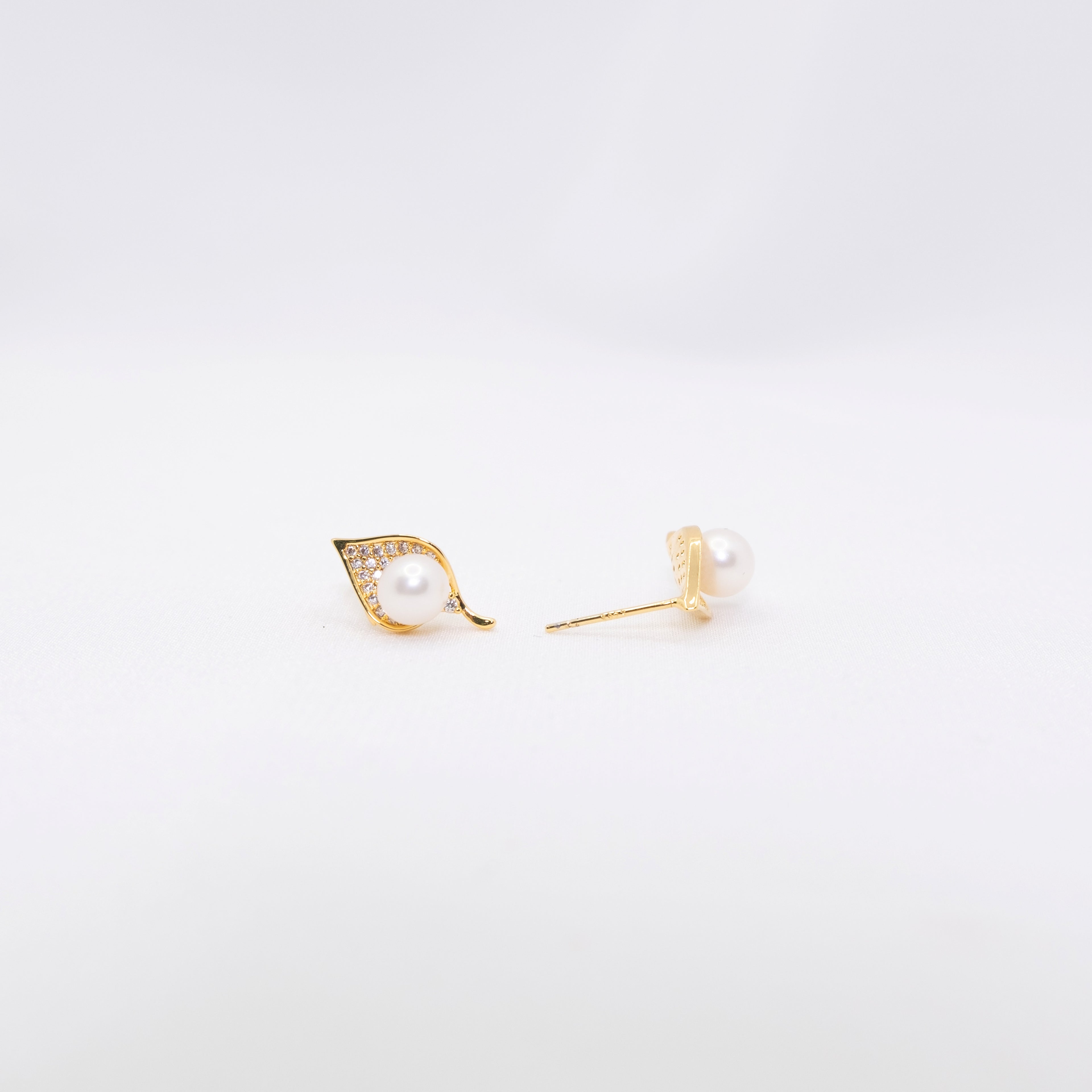 "Moon on Turning Leaves" Freshwater Pearl 5.5mm - 6mm Earring