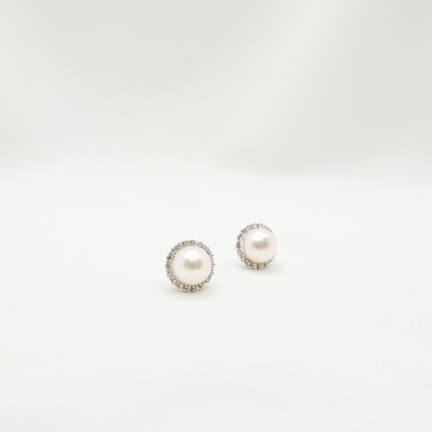 "Heliantha" Premium Freshwater Pearl 9mm-9.5mm Earring