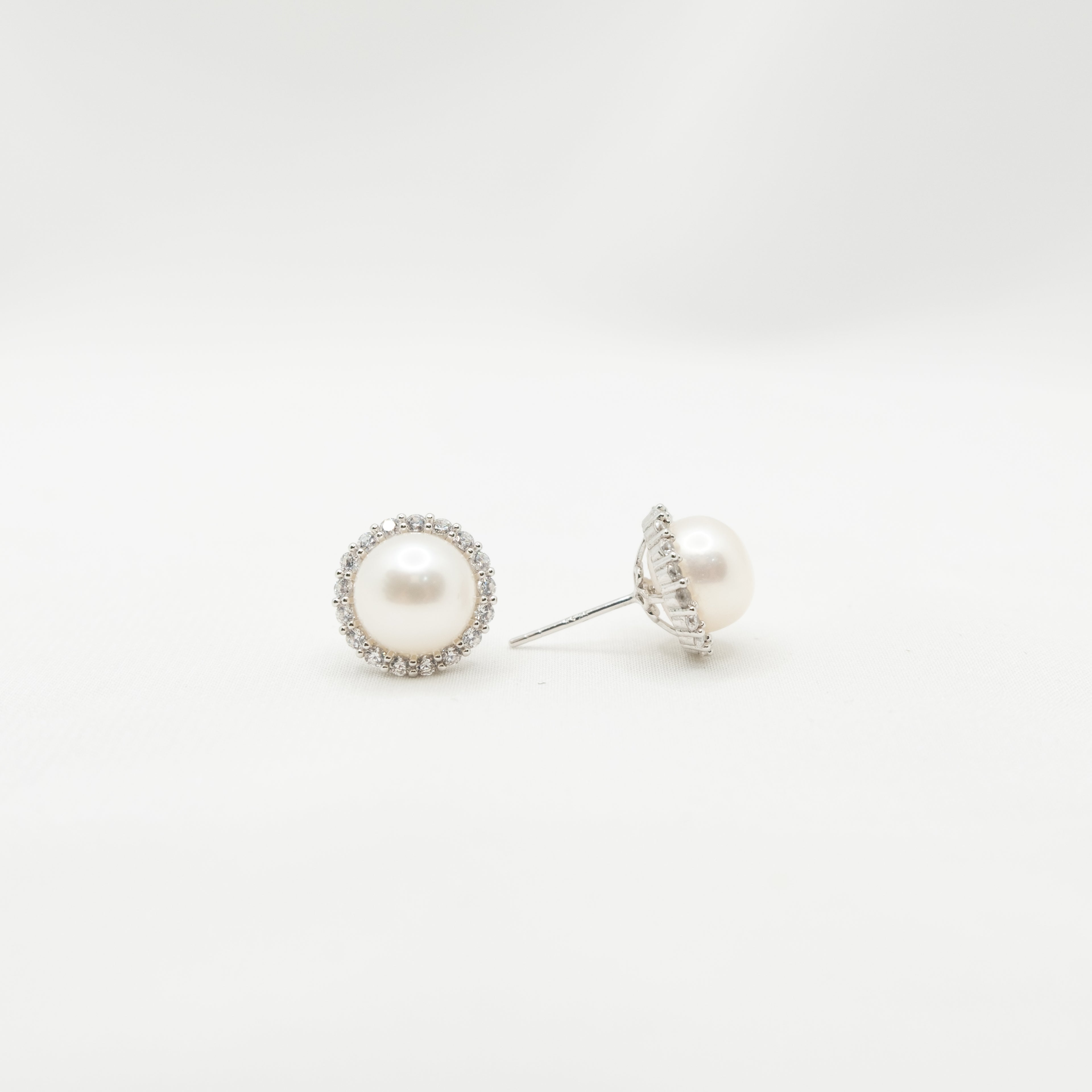 "Heliantha" Premium Freshwater Pearl 9mm-9.5mm Earring
