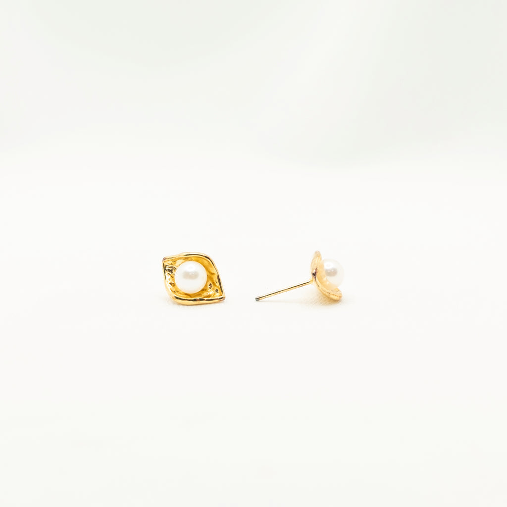 "Staghorn" Sea Pearl 5.5mm-6mm Earring
