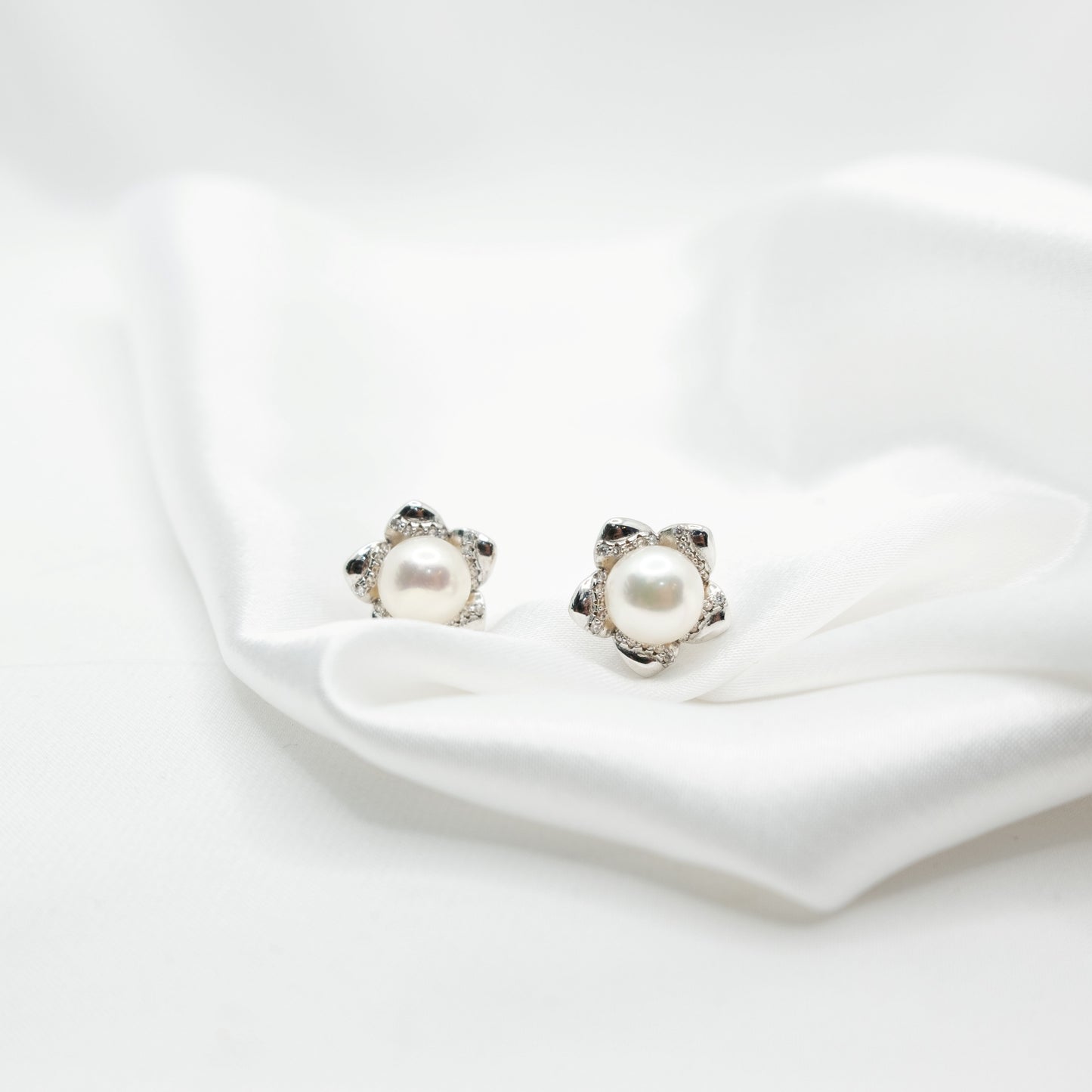 "Hoya Carnosa" Premium Freshwater Pearl 8mm-8.5mm Earring