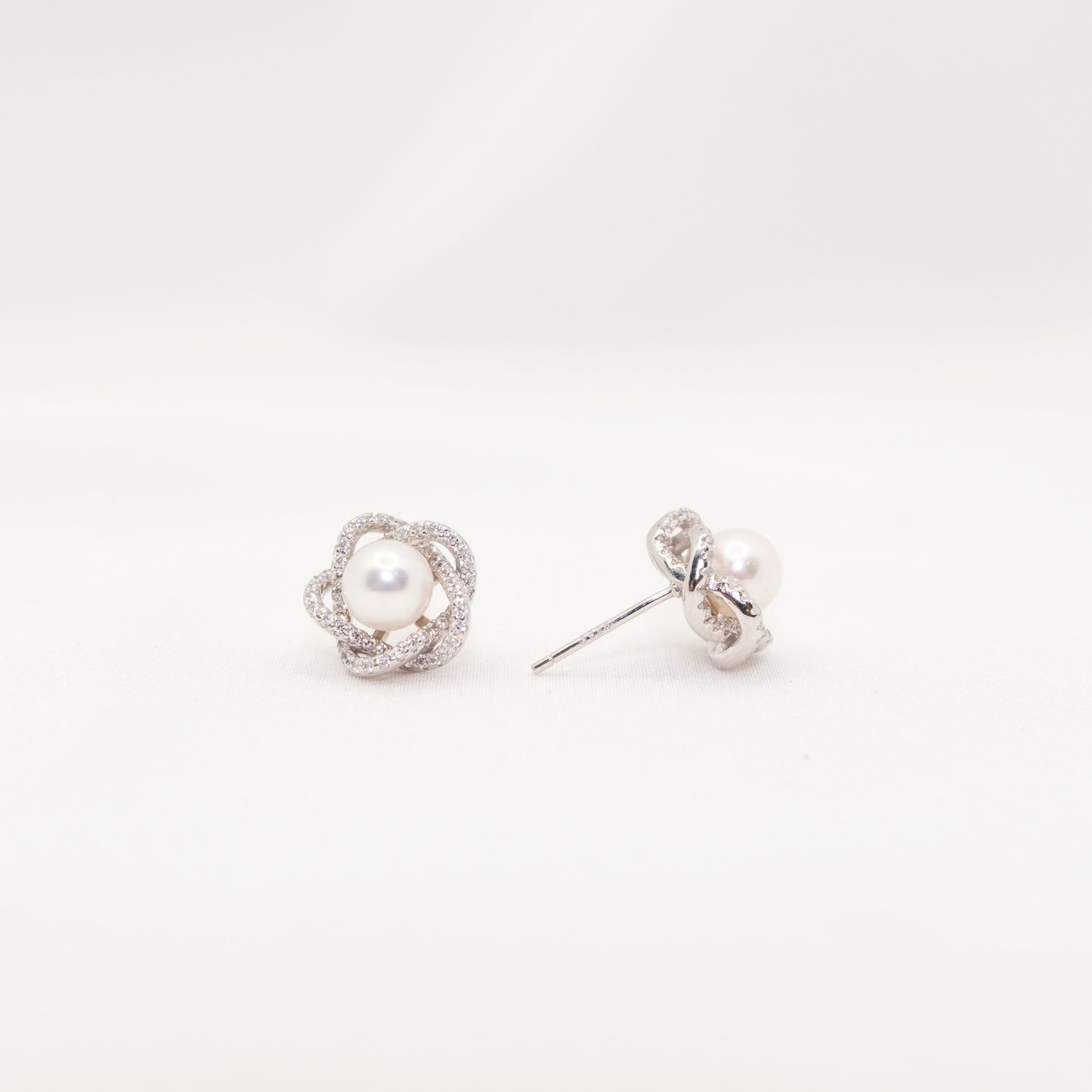 "Violaire" Premium Sea Pearl 5.5mm-6mm Earring