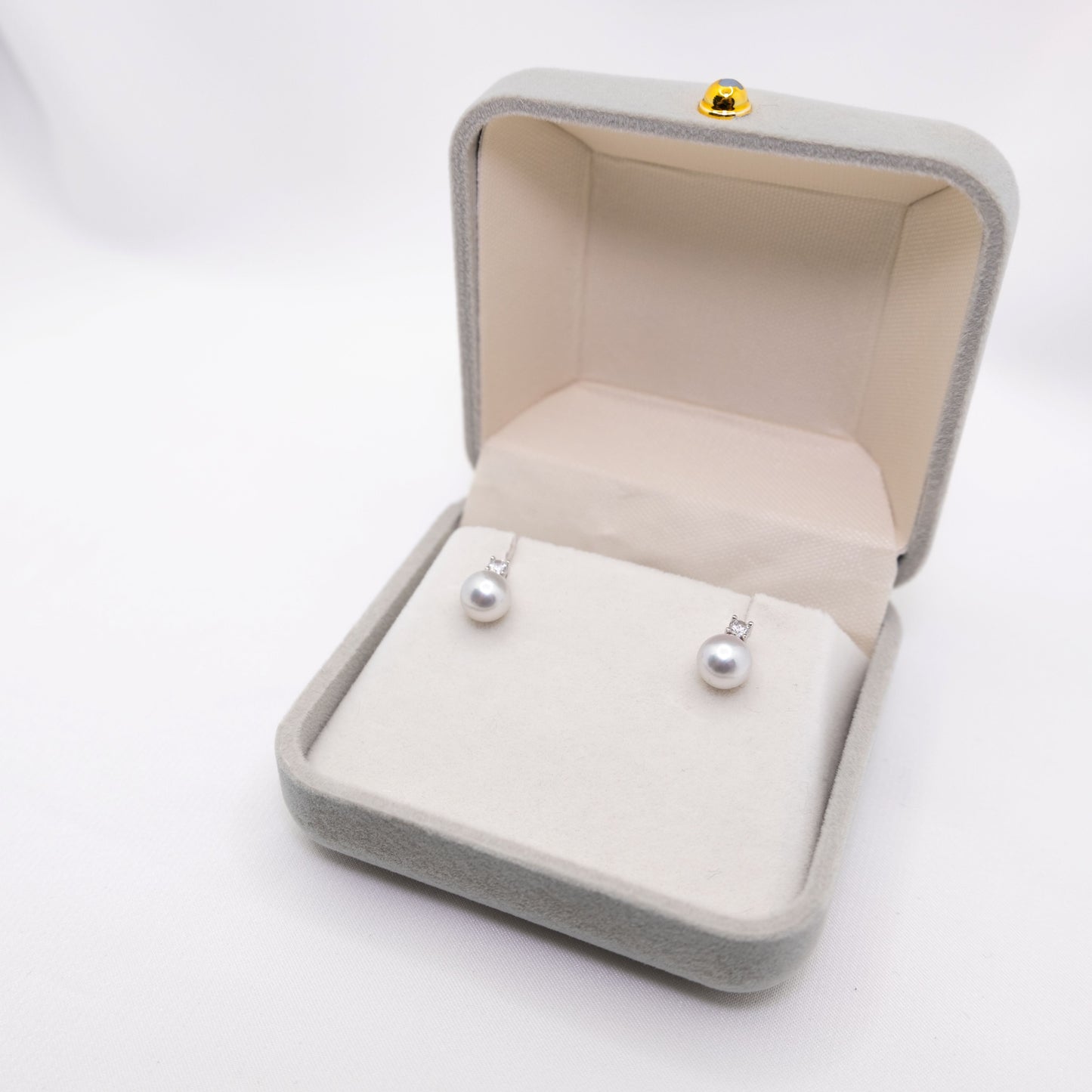 "Akoya Queen" Sea Pearl 6mm-6.5mm Earring