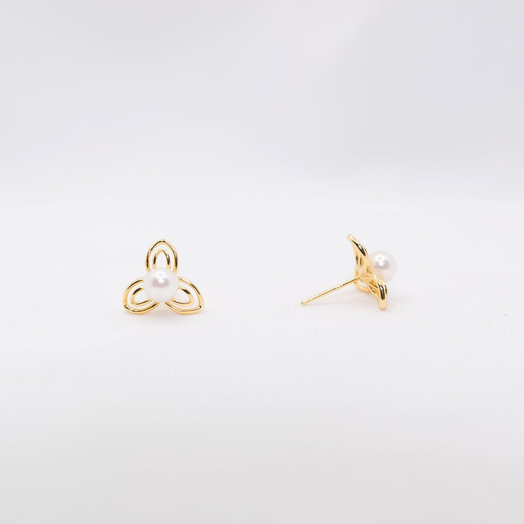 "District 12" Sea Pearl 5.5mm-6mm Earring