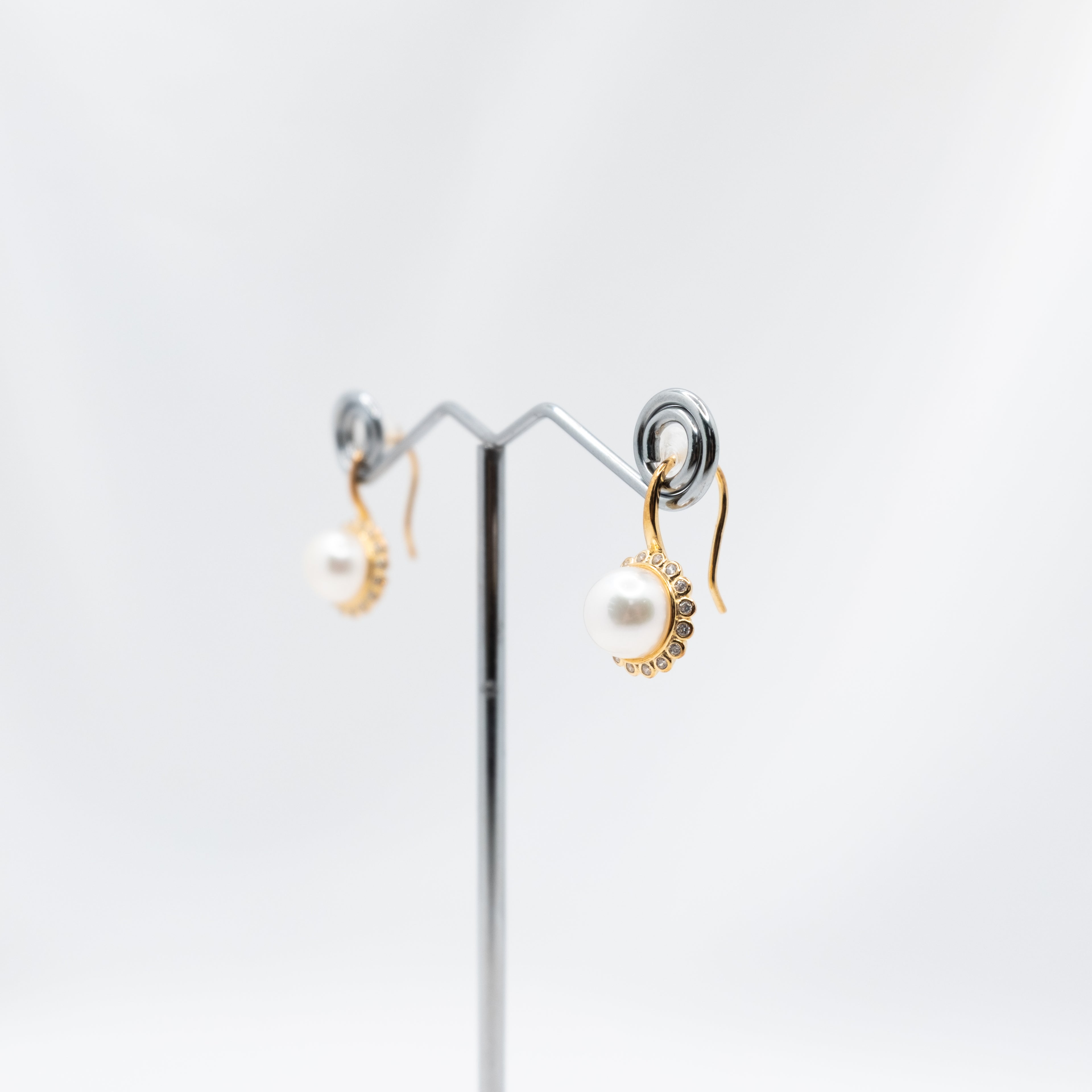 "Solflora" Premium Freshwater Pearl 8mm-8.5mm Earring