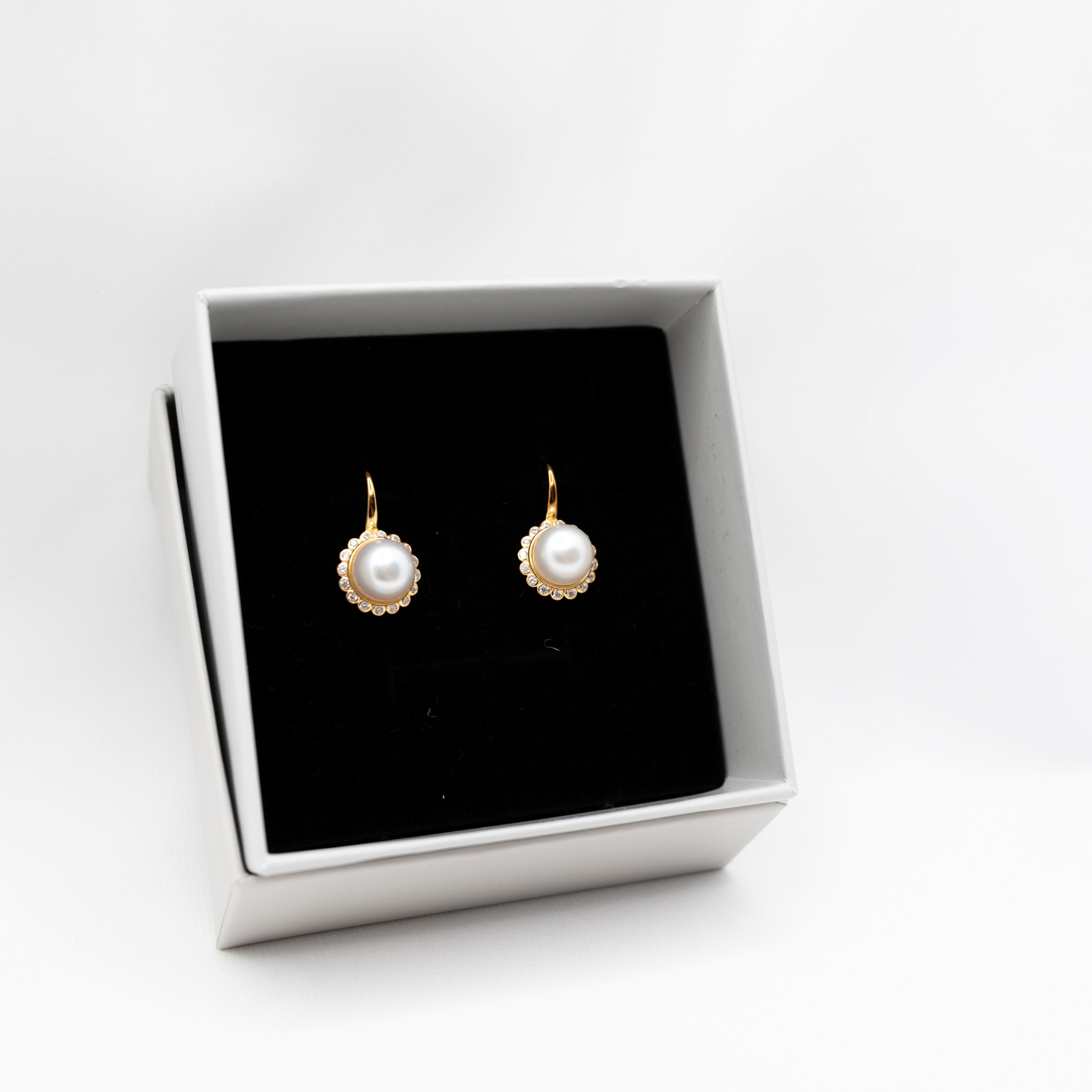 "Solflora" Premium Freshwater Pearl 8mm-8.5mm Earring