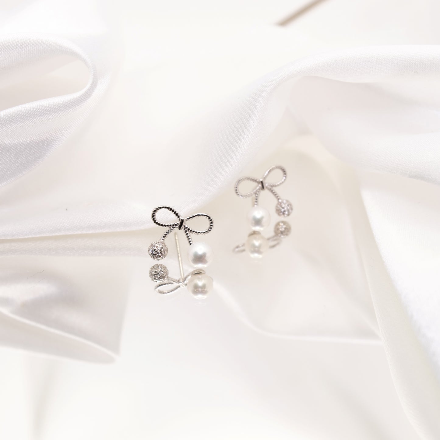 "Cherry-shed" Freshwater Pearl 5mm - 5.5mm Earring