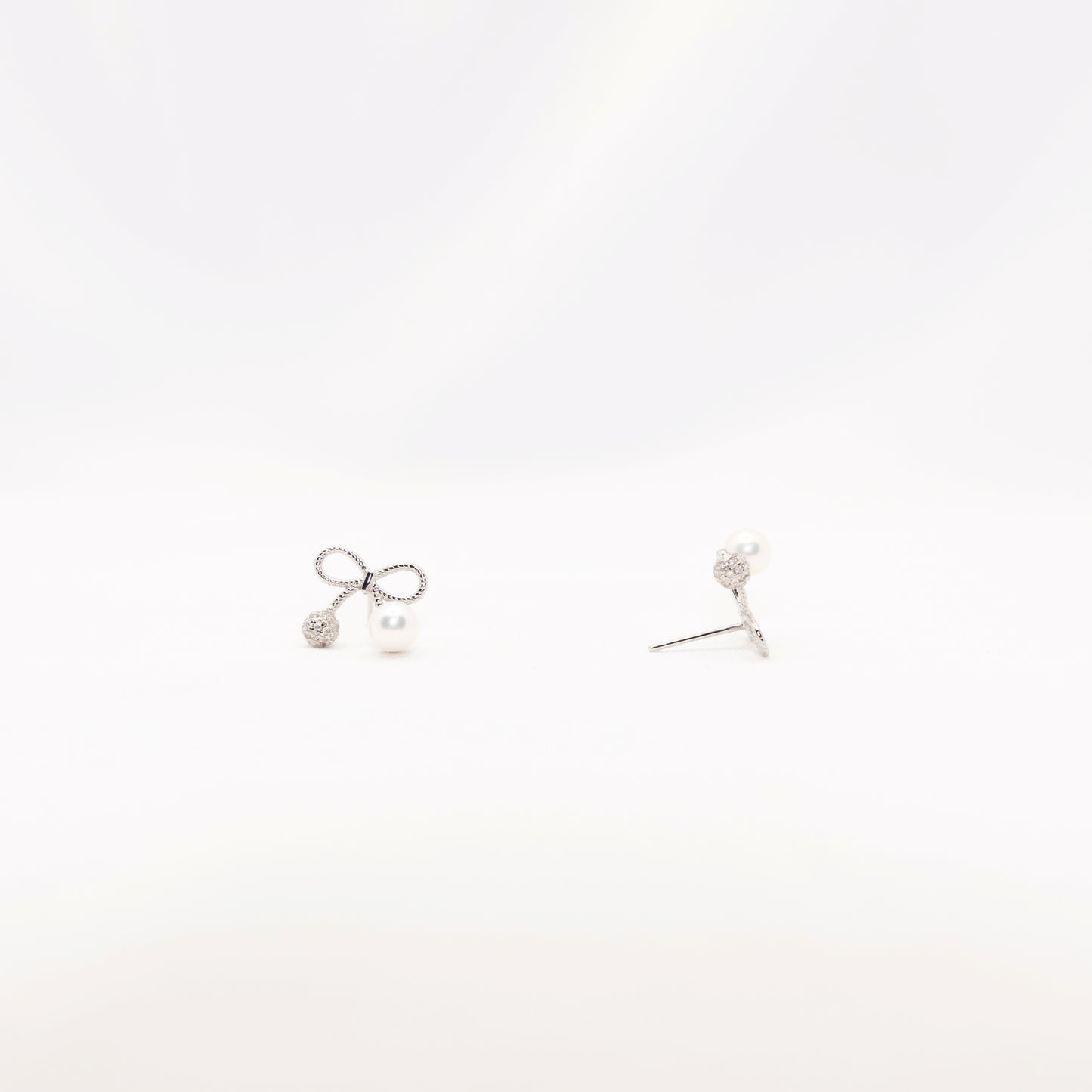 "Cherry-shed" Freshwater Pearl 5mm - 5.5mm Earring