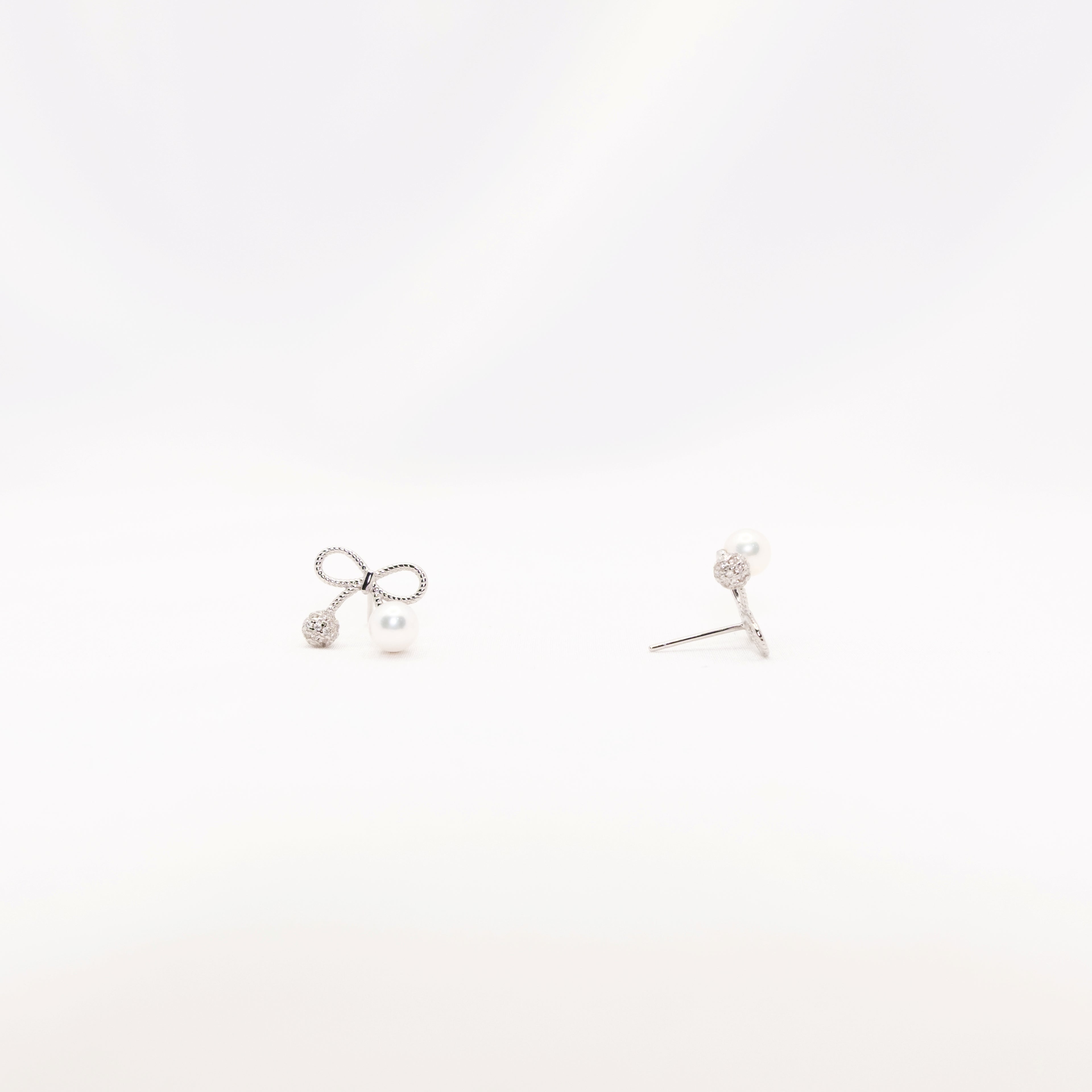 "Cherry-shed" Freshwater Pearl 5mm - 5.5mm Earring