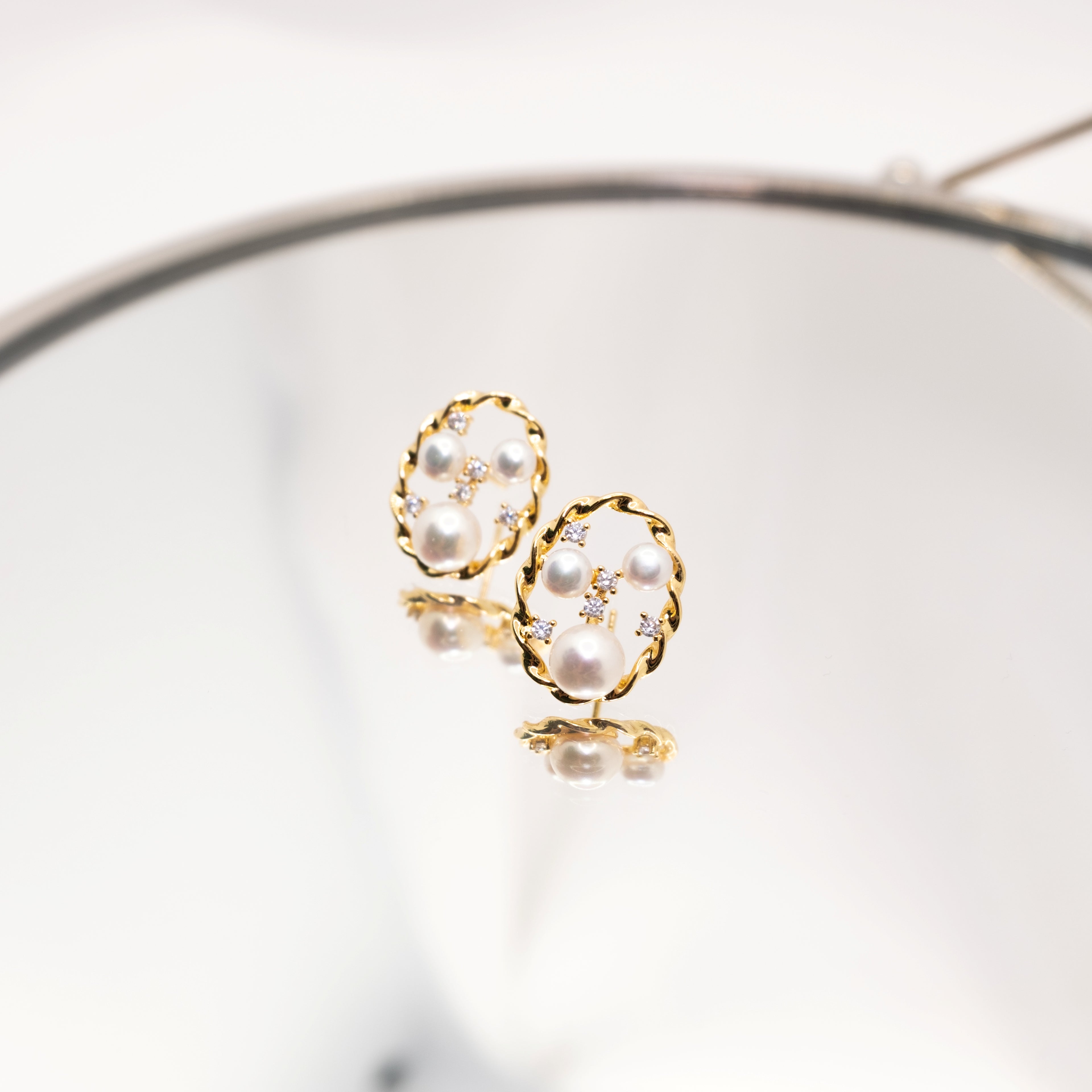 "Eggziled" Freshwater Pearl 3mm - 6mm Earring