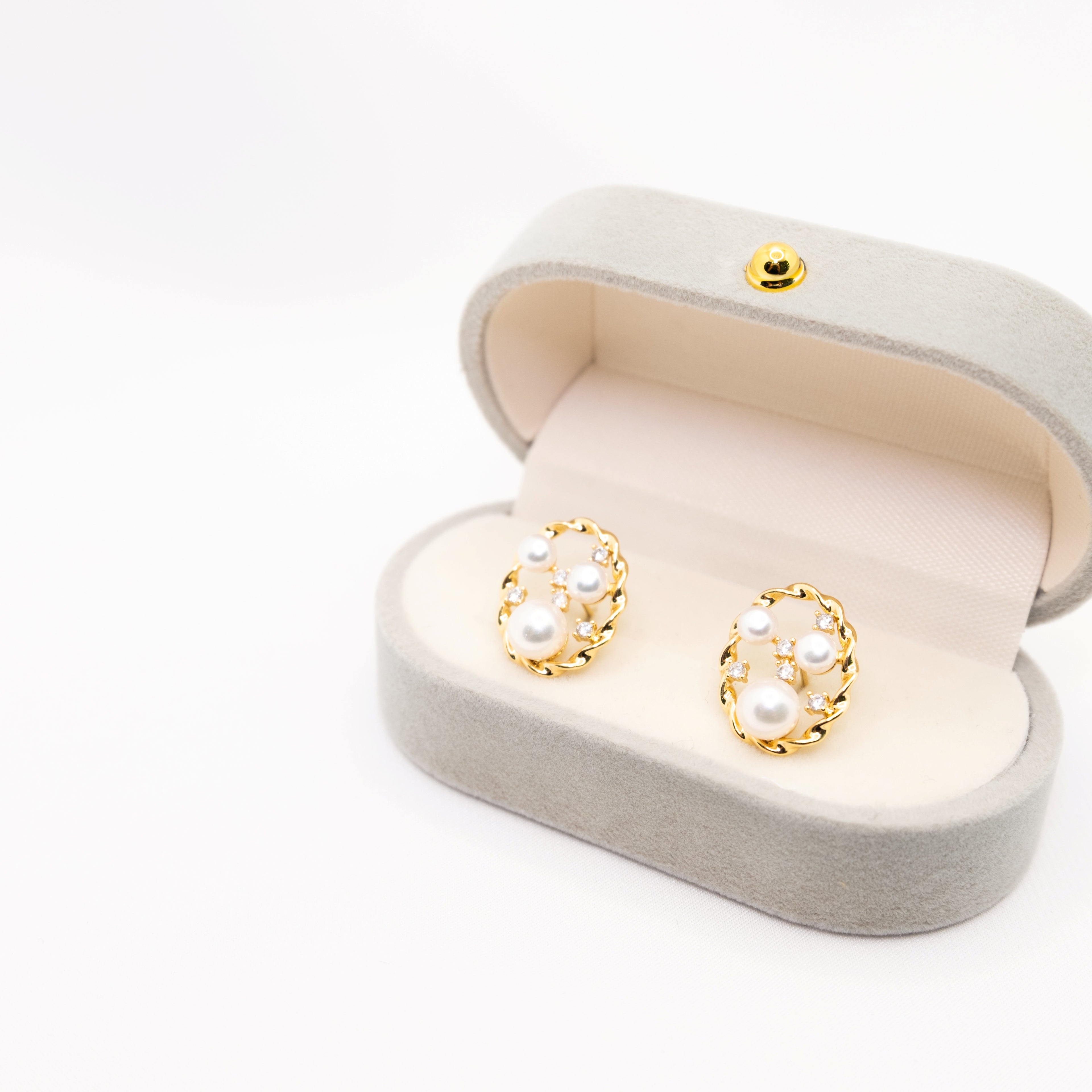 "Eggziled" Freshwater Pearl 3mm - 6mm Earring