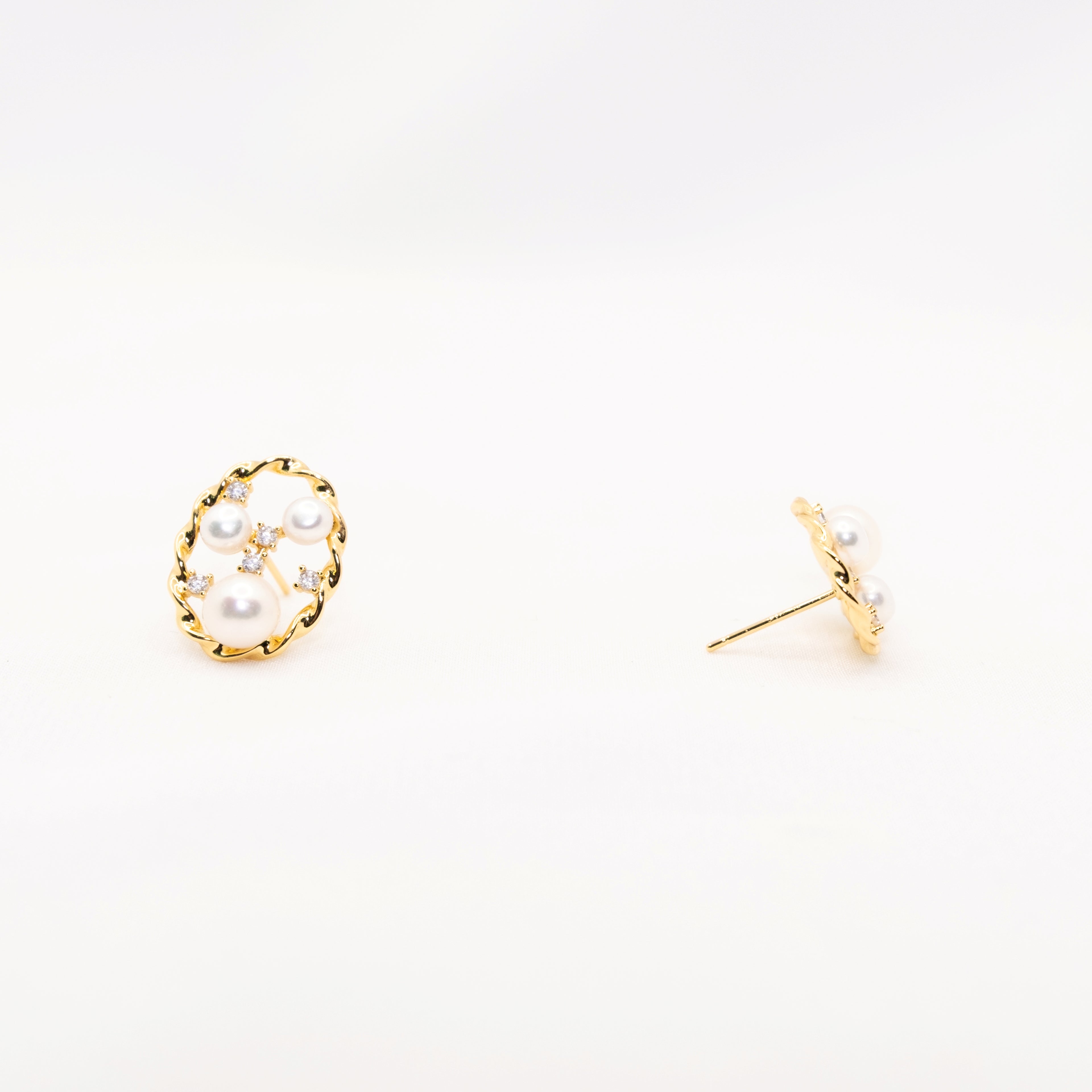 "Eggziled" Freshwater Pearl 3mm - 6mm Earring