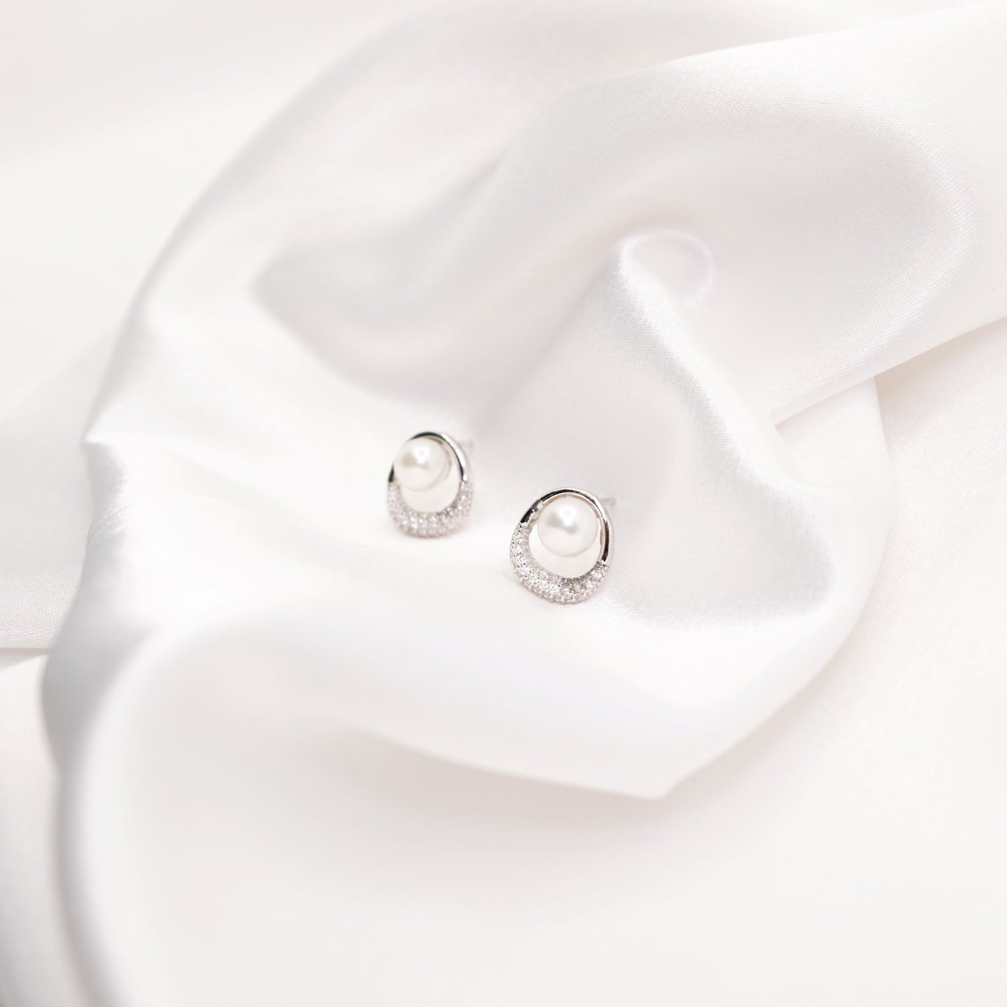 "Grill" Premium Sea Pearl 5.5mm - 6mm Earring