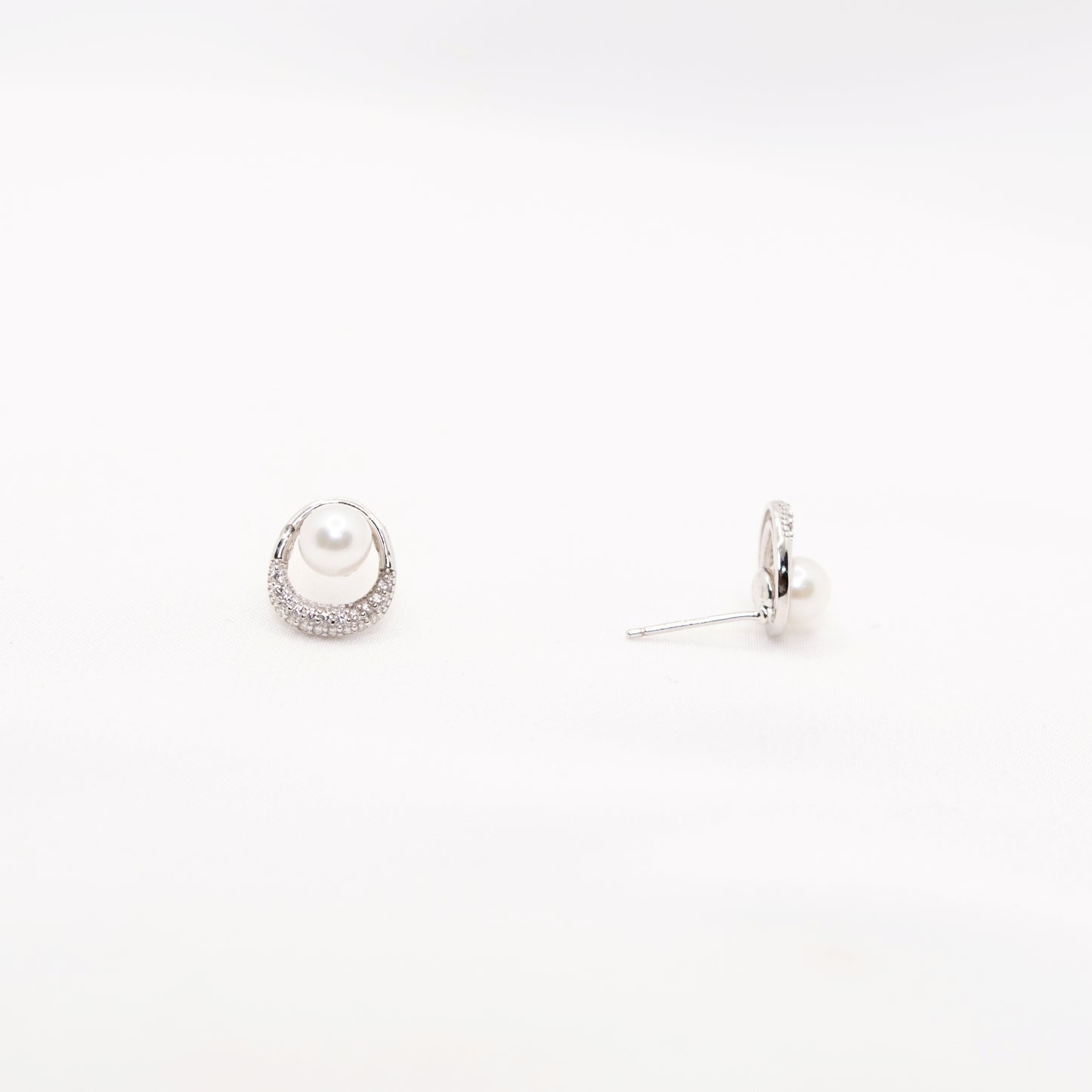 "Grill" Premium Sea Pearl 5.5mm - 6mm Earring