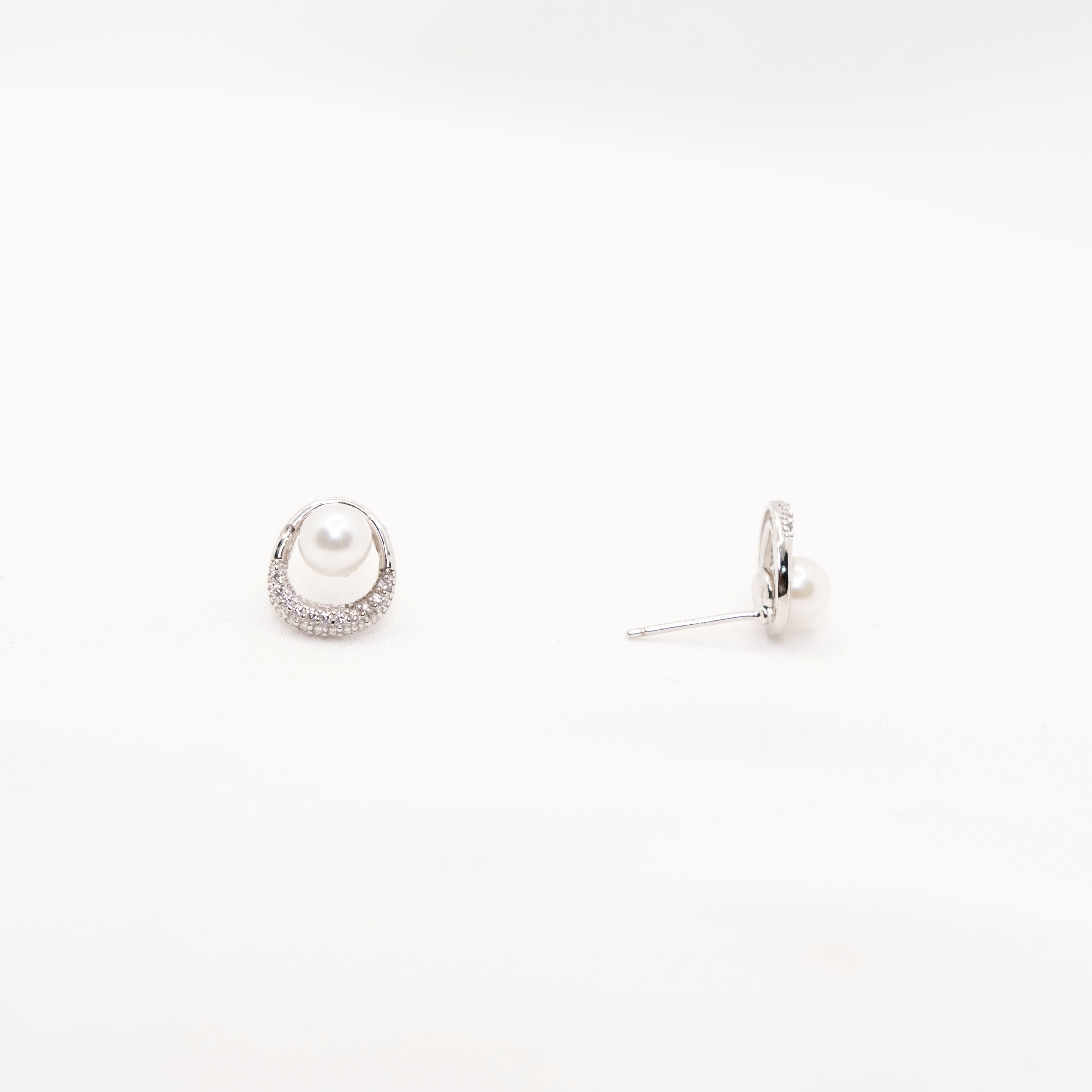 "Grill" Premium Sea Pearl 5.5mm - 6mm Earring