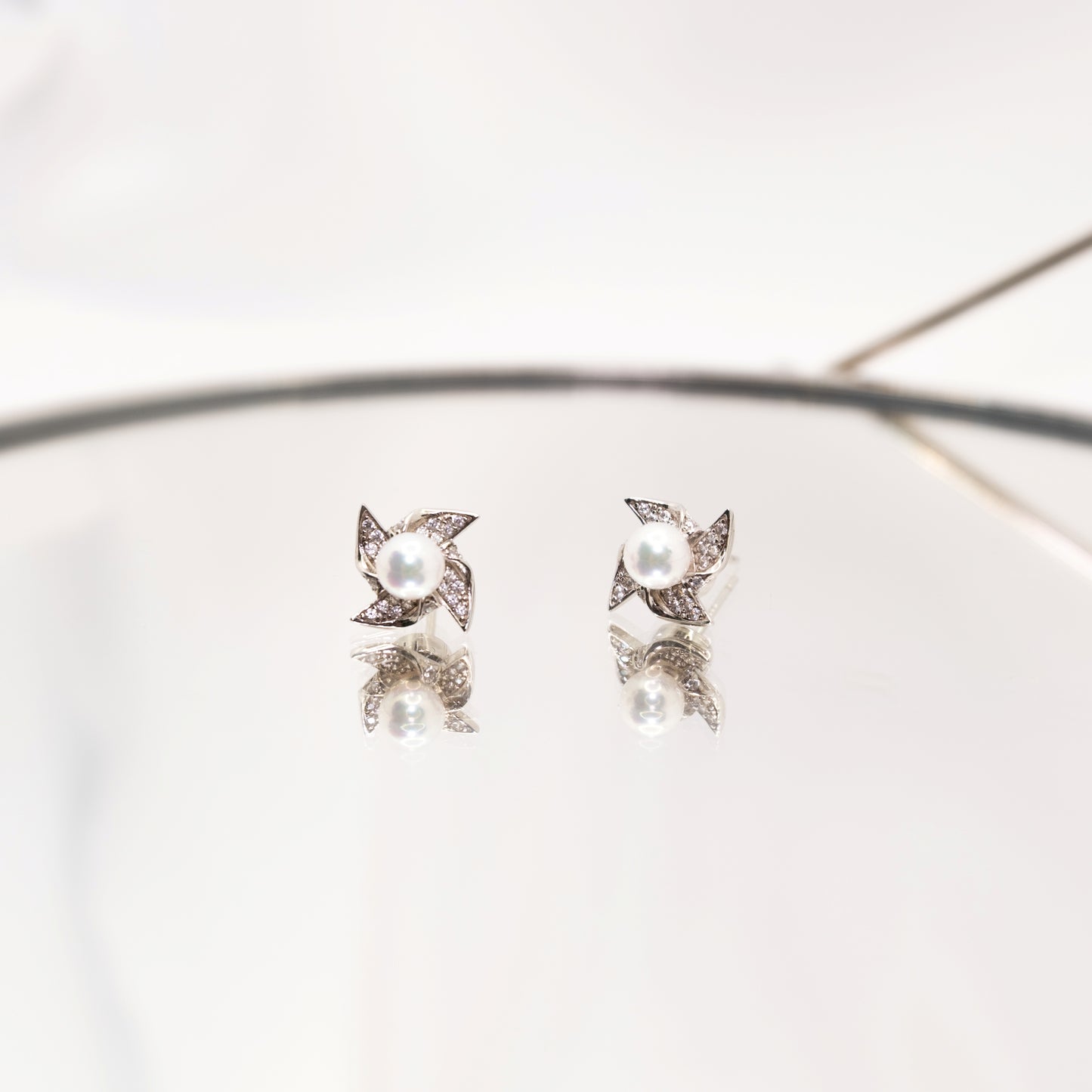 "Blades" Premium Sea Pearl 5mm - 5.5mm Earring